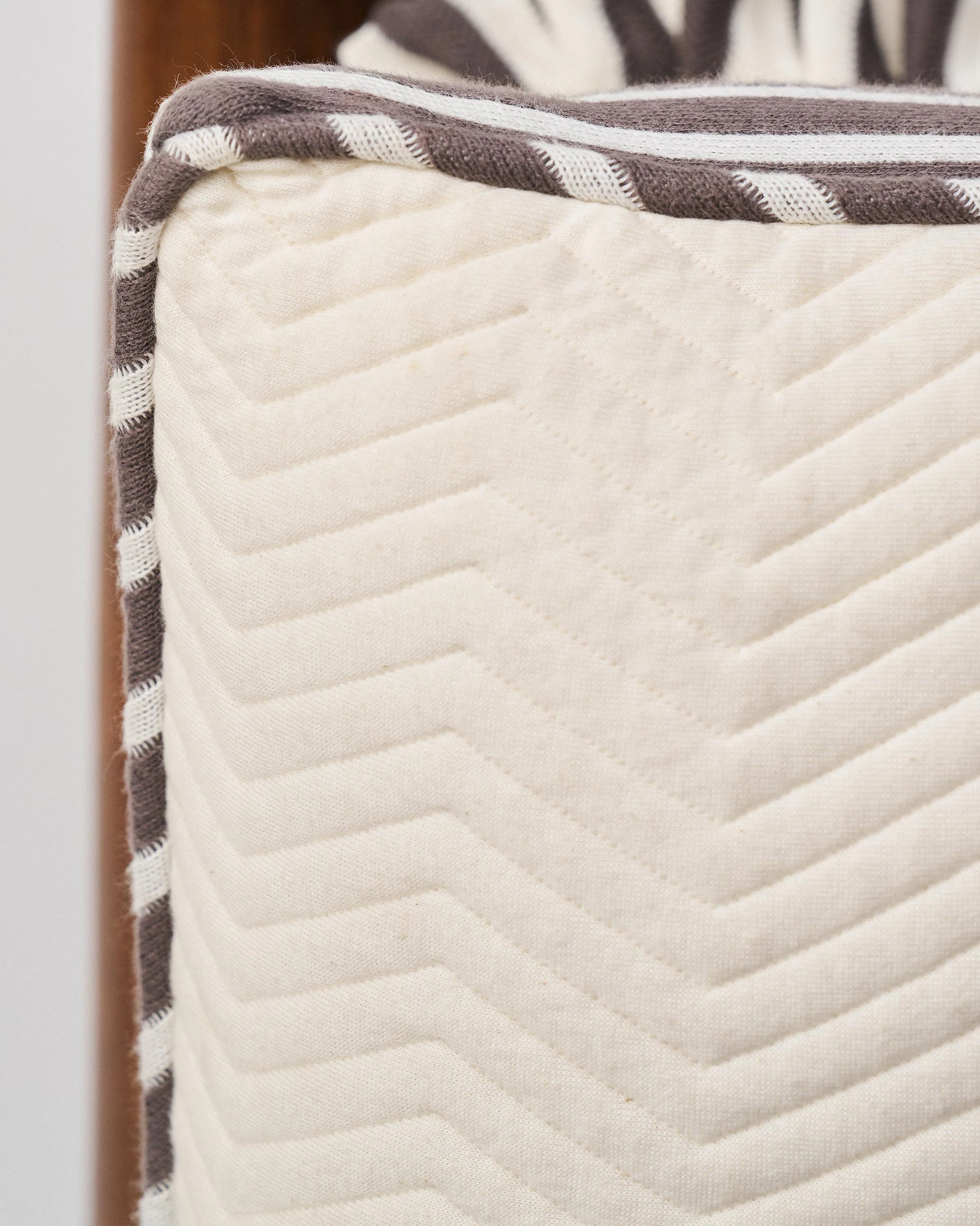 Quilted Ananas Cushion Cover - Image 4