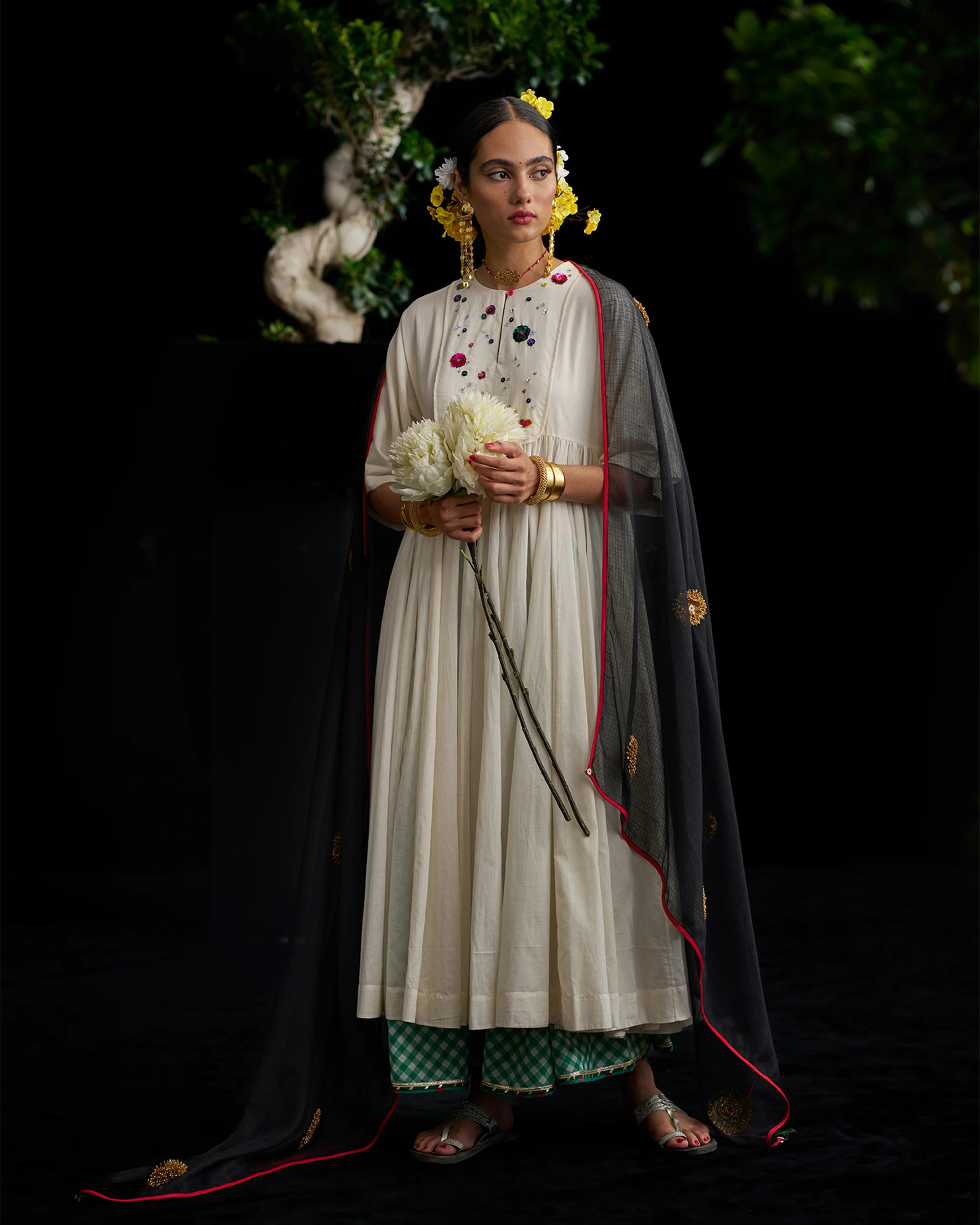 Raat Dupatta - Black & Gold Embroidered - Image 2