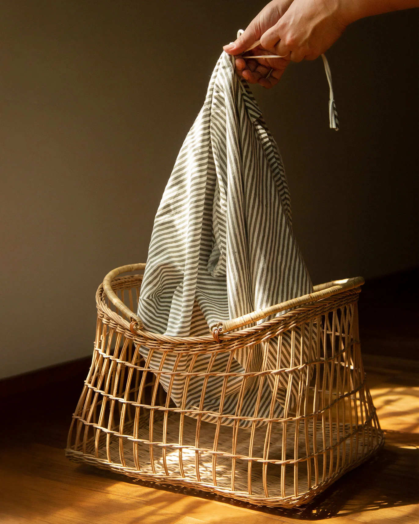 Rattan Basket with Bag - Image 2