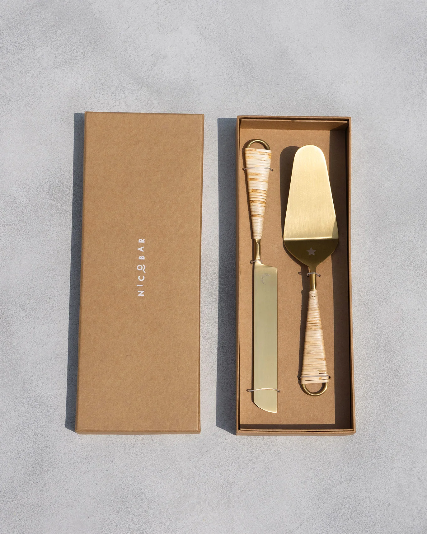 Rattan Cake Knife Server - Image 2