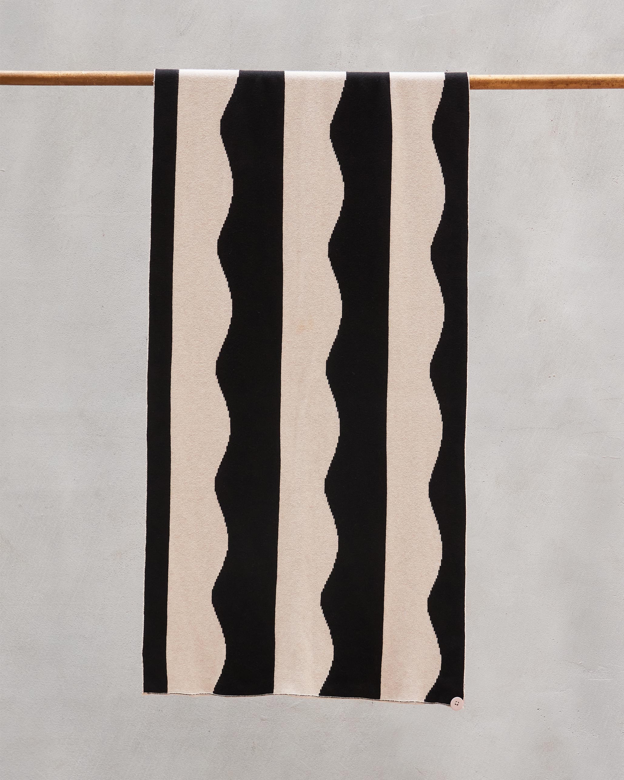 Ripple Scarf - Black & Oatmeal - Image 2