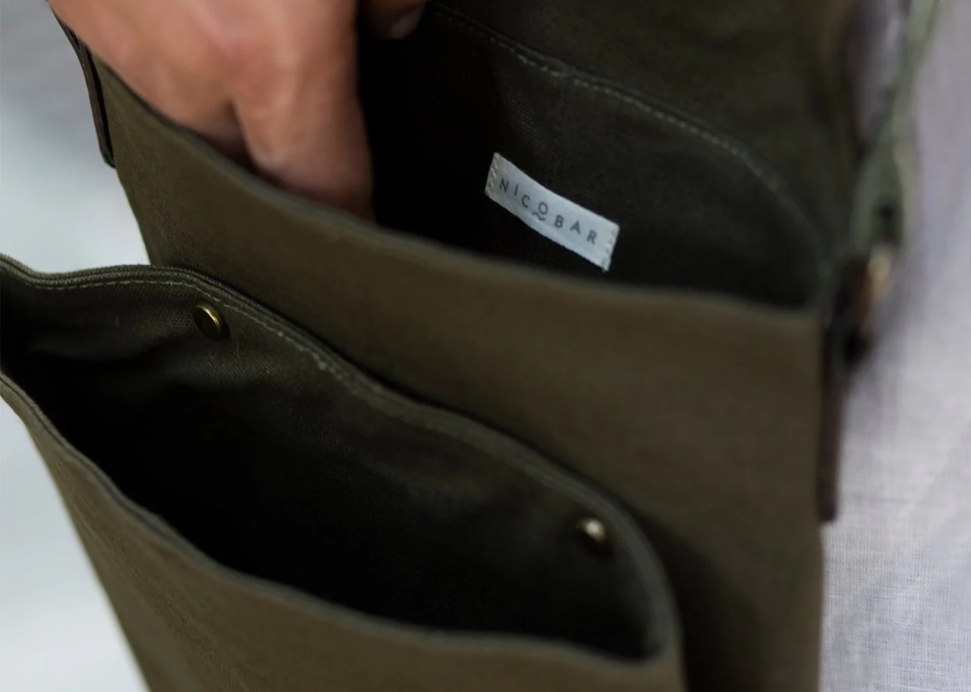 Safari Men's Messenger - Olive - Image 3
