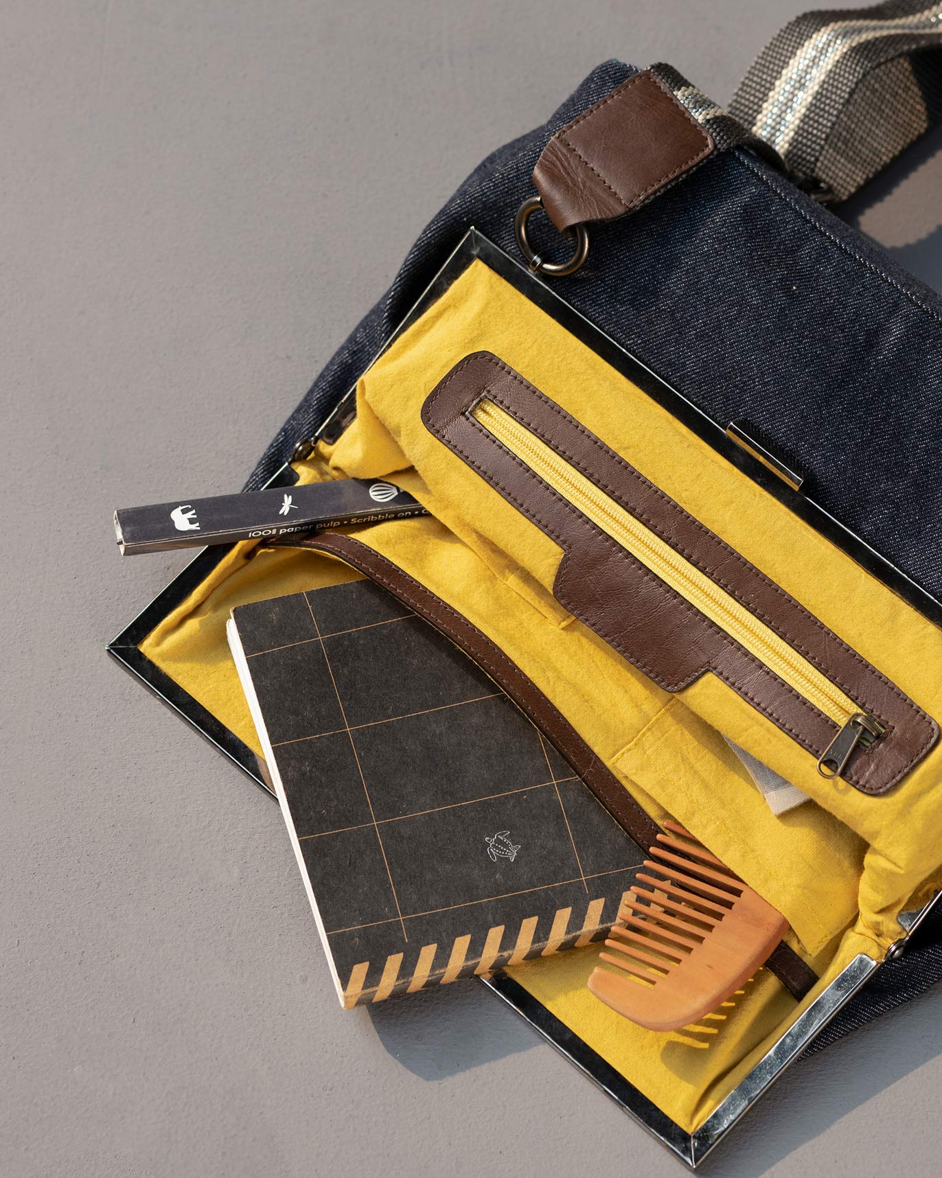 Safari Messenger - Denim - Image 4