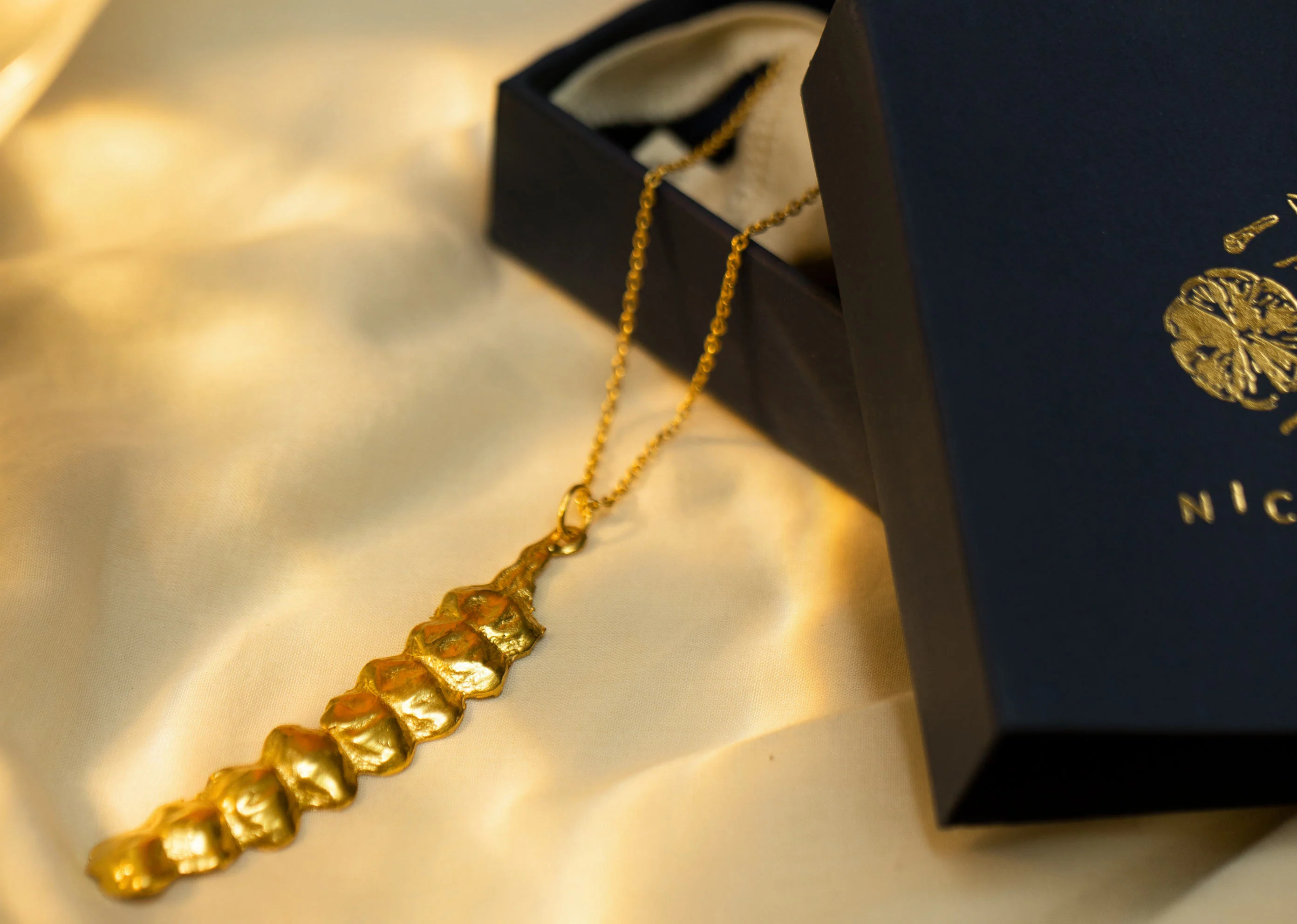 Seed pod curved charm - Image 3