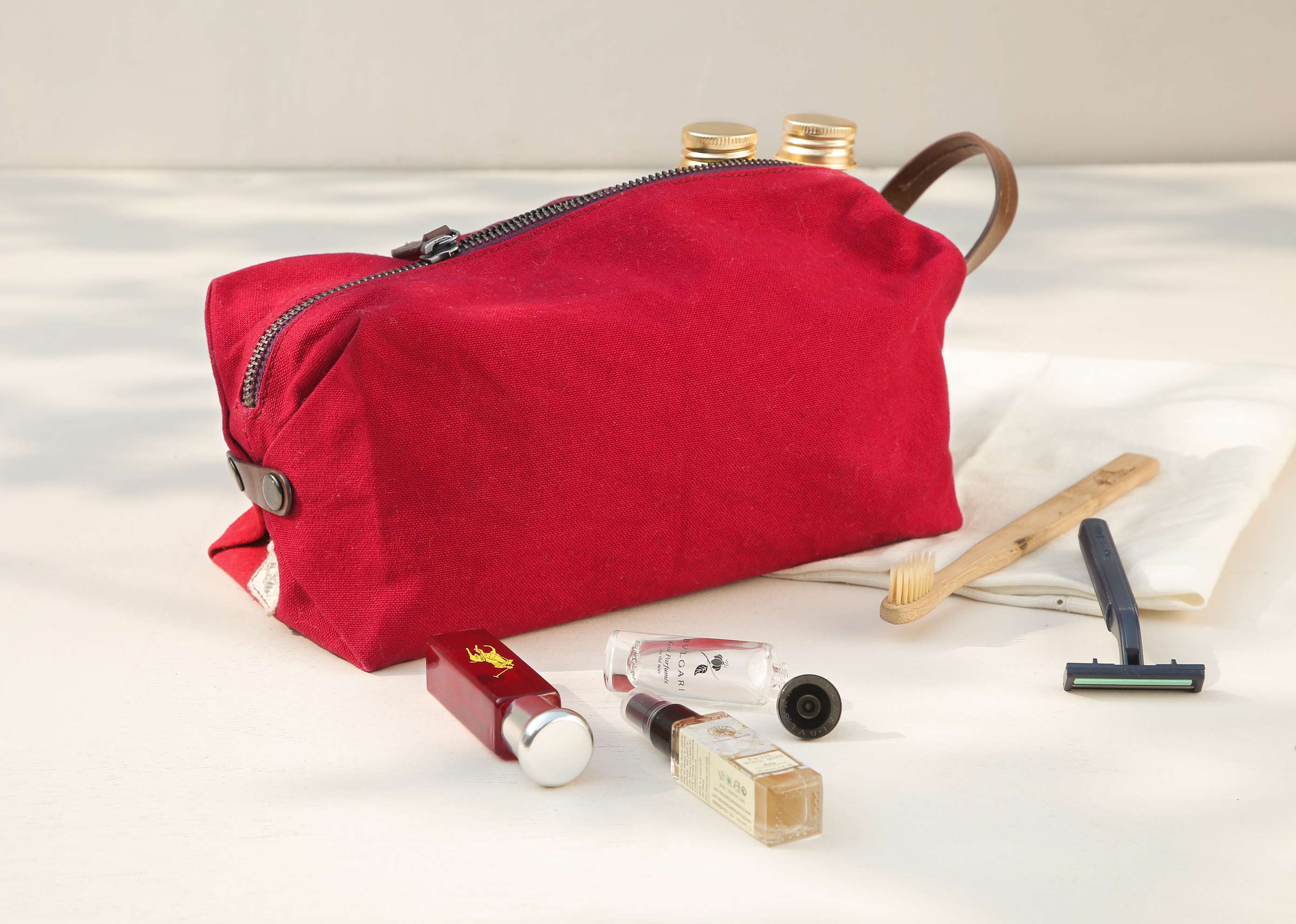 Shen Toilet Kit - Red - Image 3