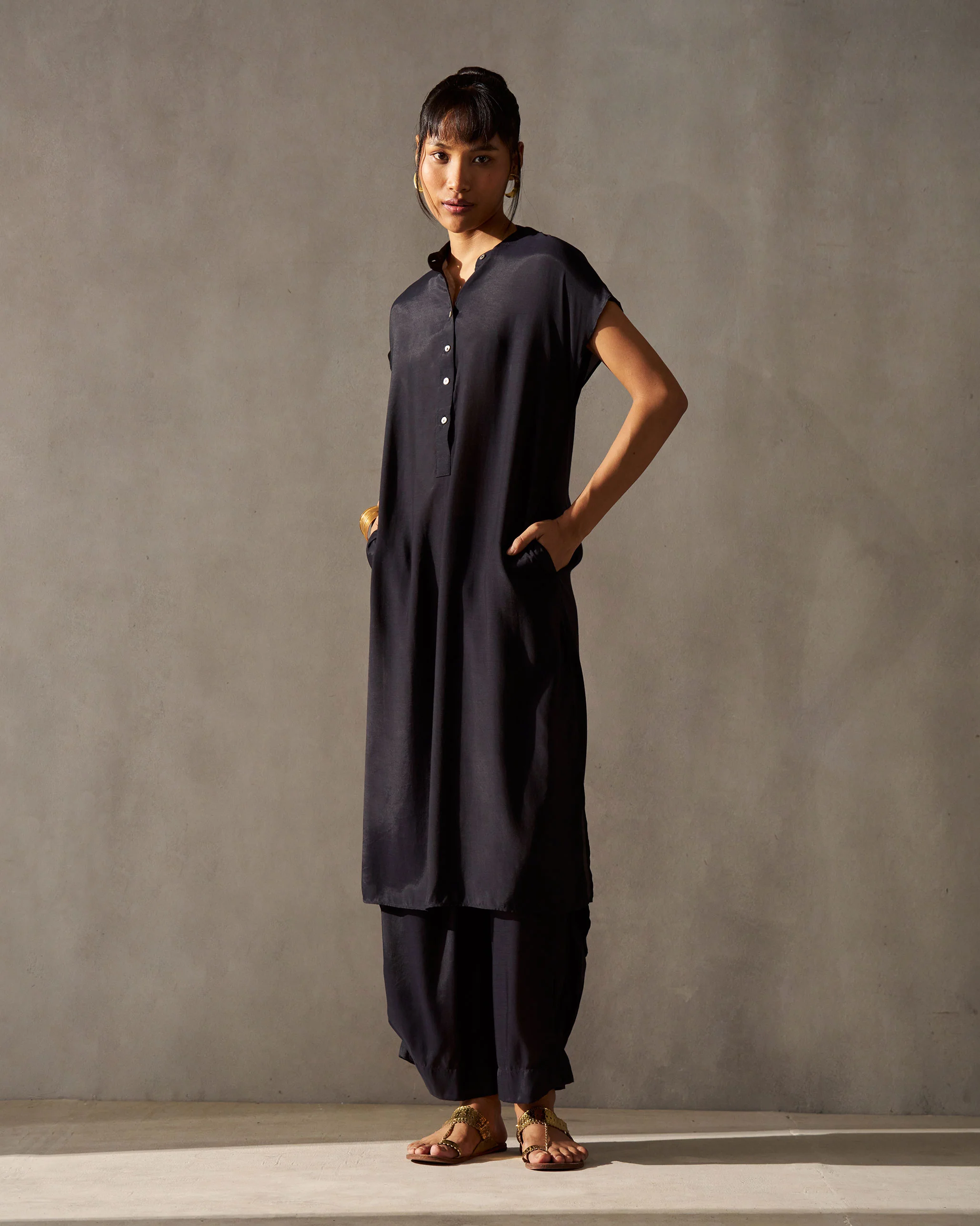 Short Sleeve Kurta - Black - Image 5