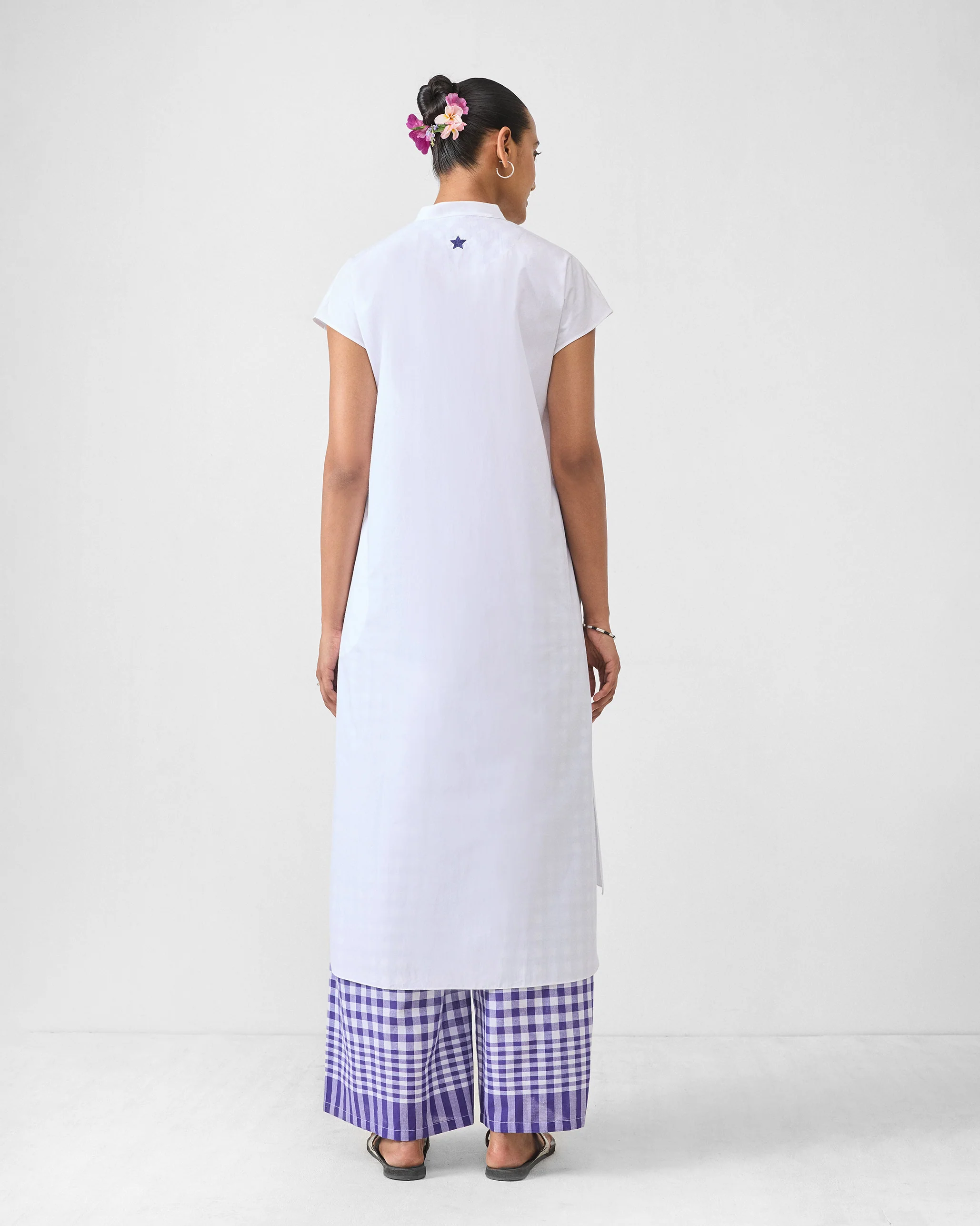 Short Sleeve Kurta - White & Fuchsia Printed - Image 2