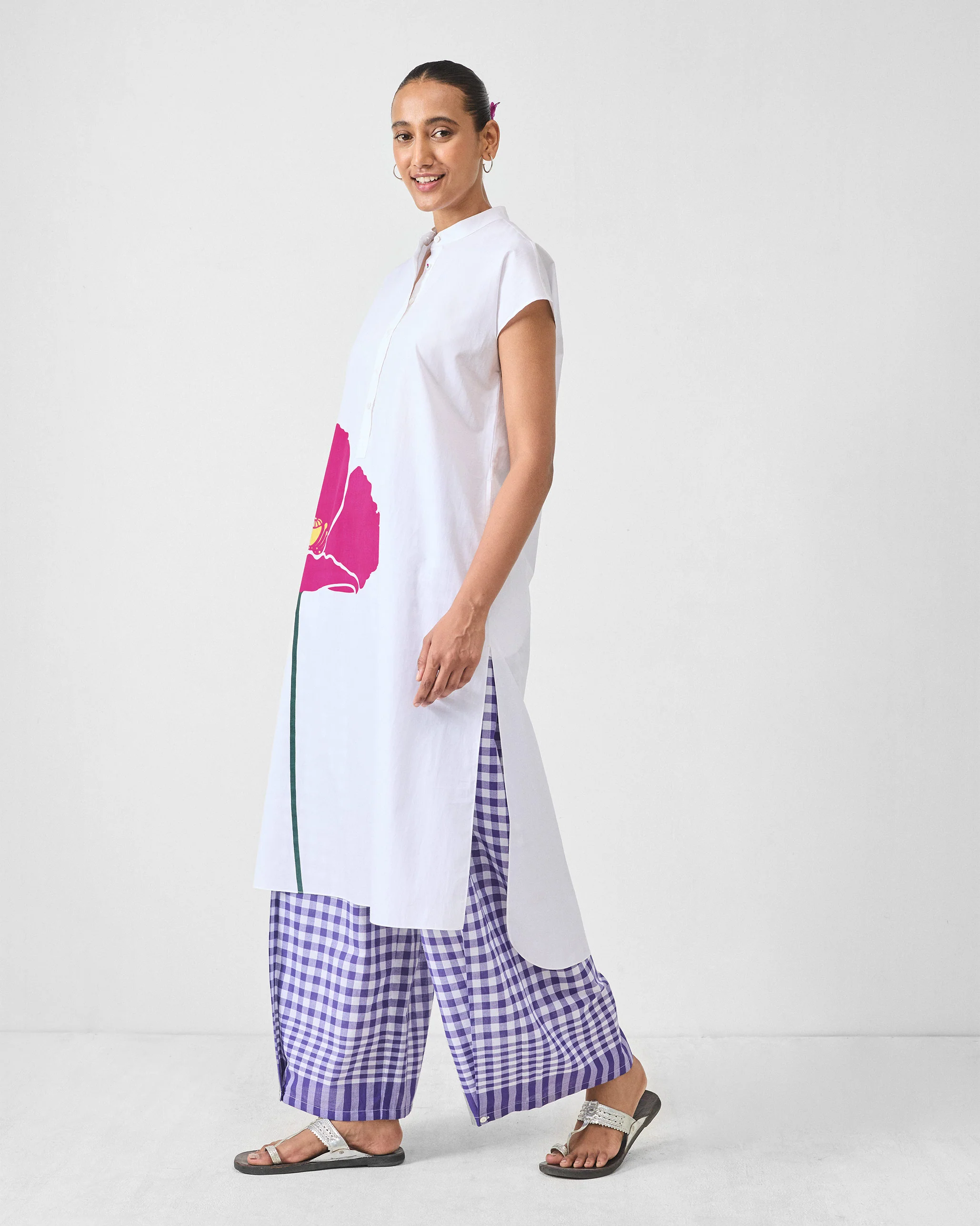 Short Sleeve Kurta - White & Fuchsia Printed - Image 3