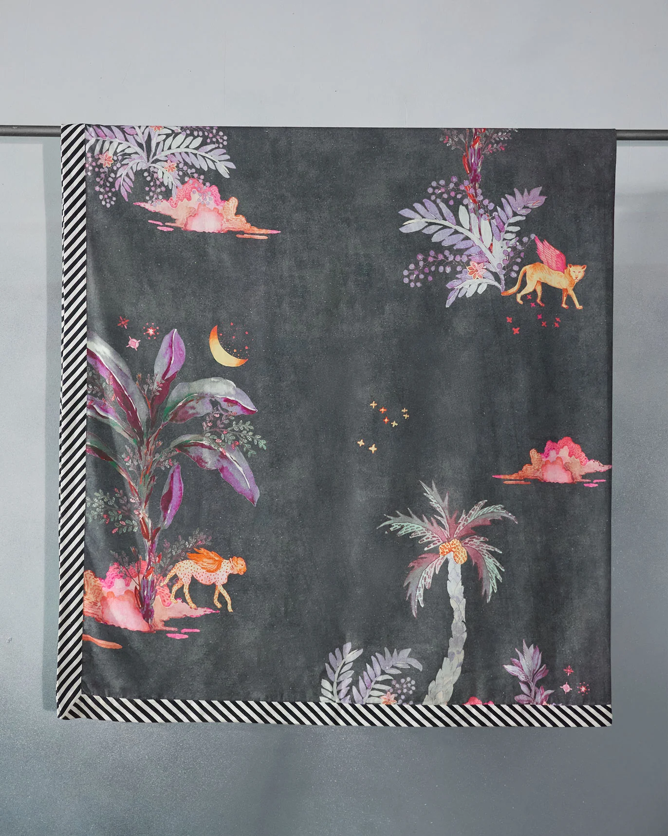 Singa Bed Cover - Queen - Image 4