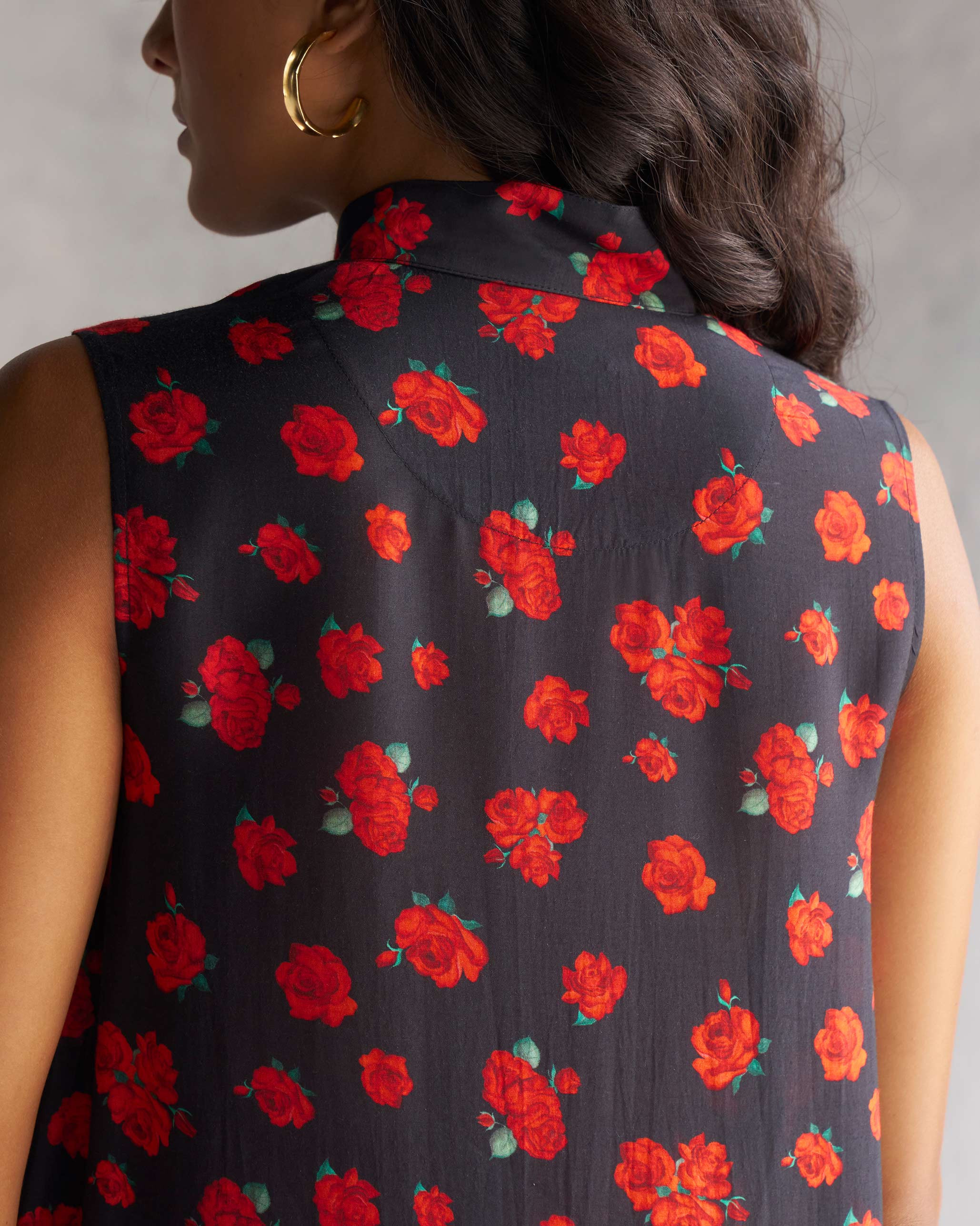 Sleeveless High Neck Kurta - Black & Red - Image 3