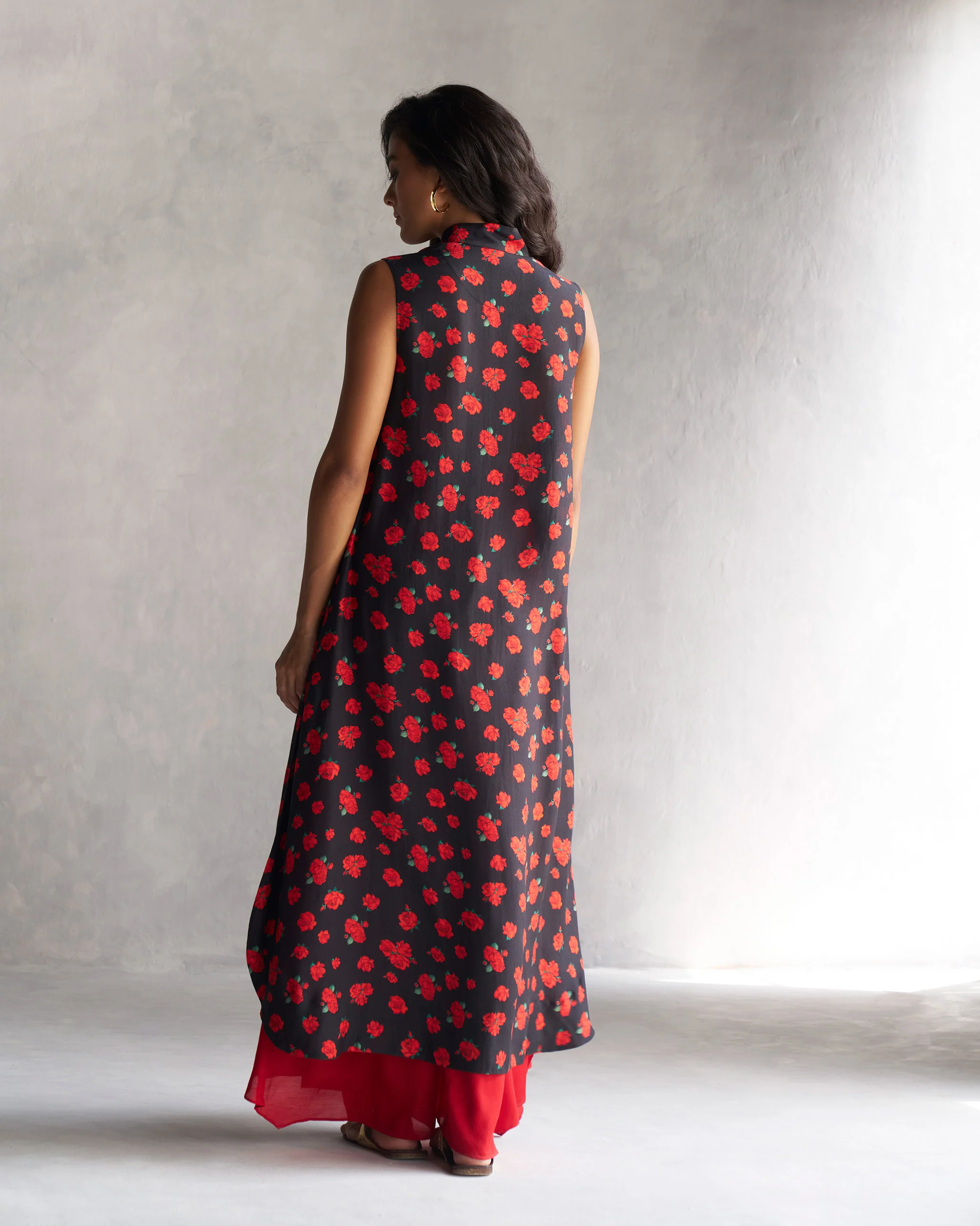 Sleeveless High Neck Kurta - Black & Red - Image 4