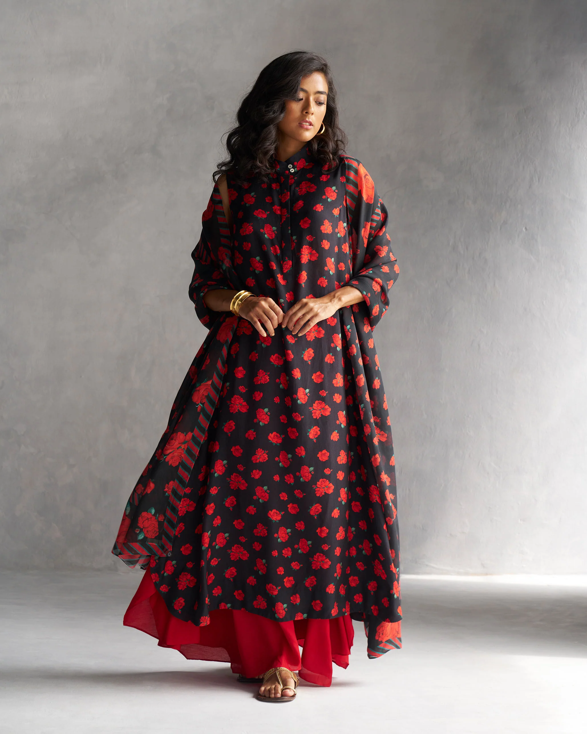 Sleeveless High Neck Kurta - Black & Red - Image 5
