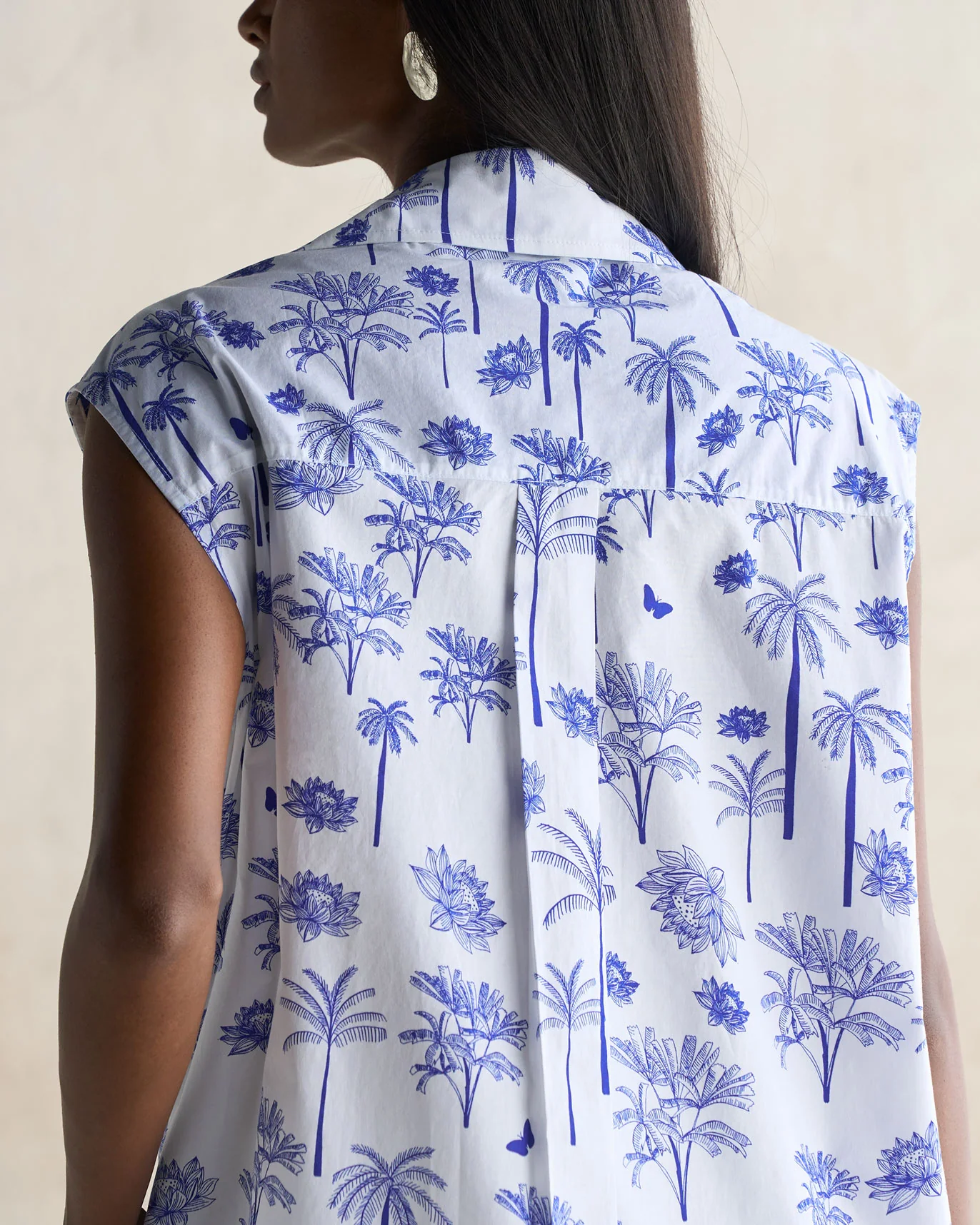 Sleeveless Patch Pocket Shirt - White & Blue - Image 3