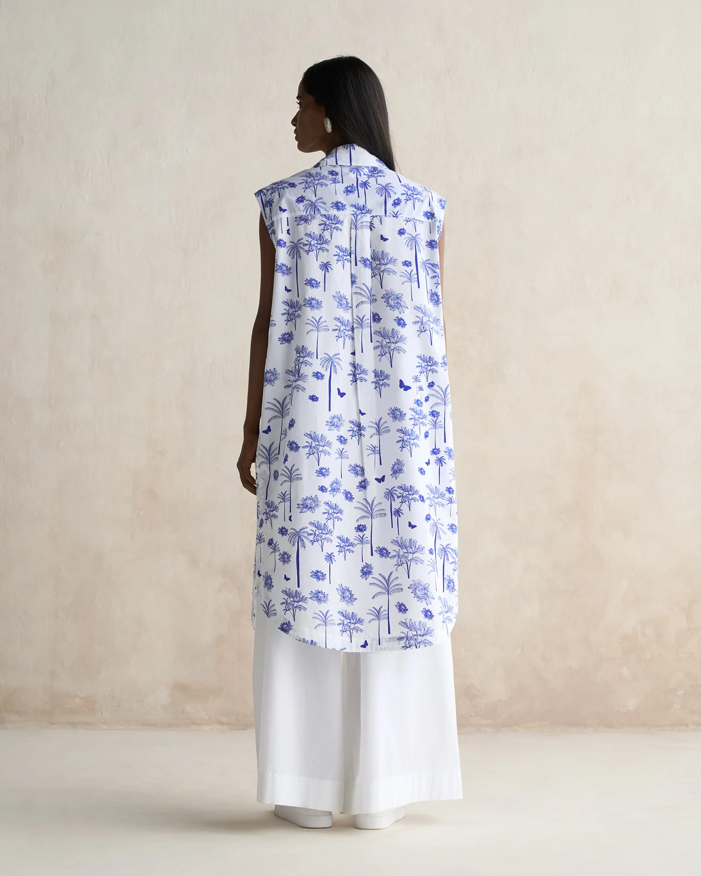 Sleeveless Patch Pocket Shirt - White & Blue - Image 4