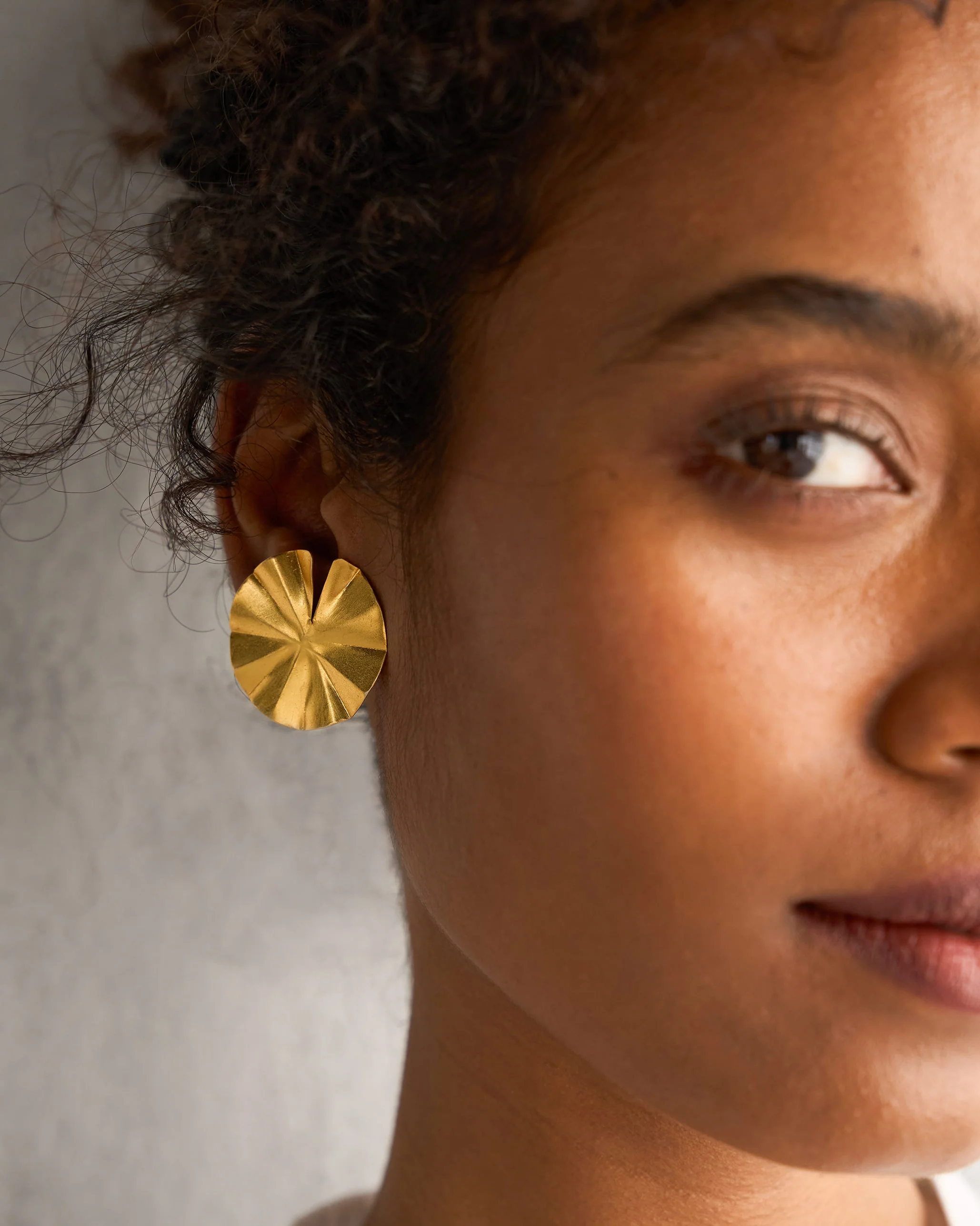 Small Lilly Pad Stud - Gold - Image 3