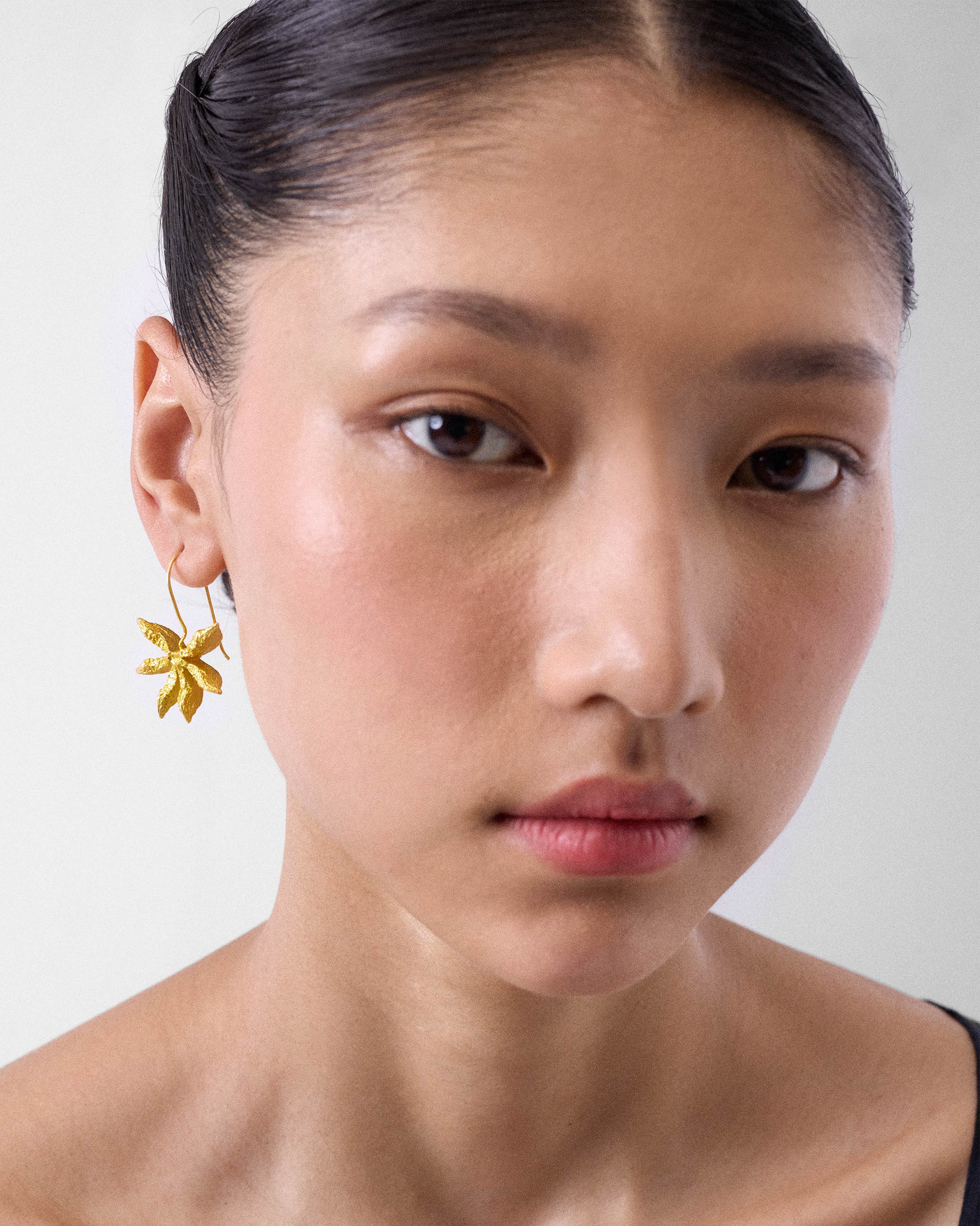 Star Anise Dangle Earrings - Gold - Image 5