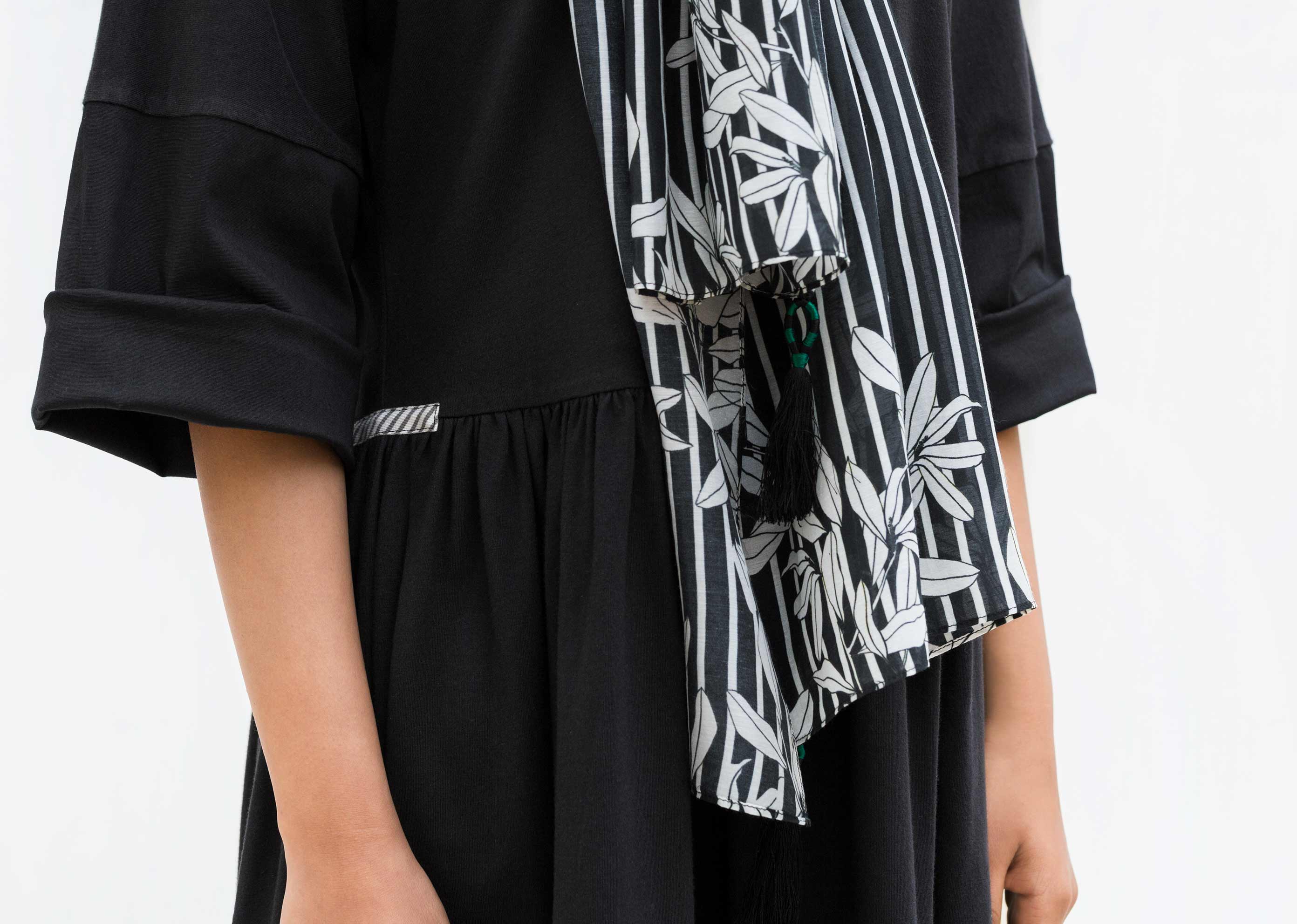 Stripe & Leaf Scarf - Image 3