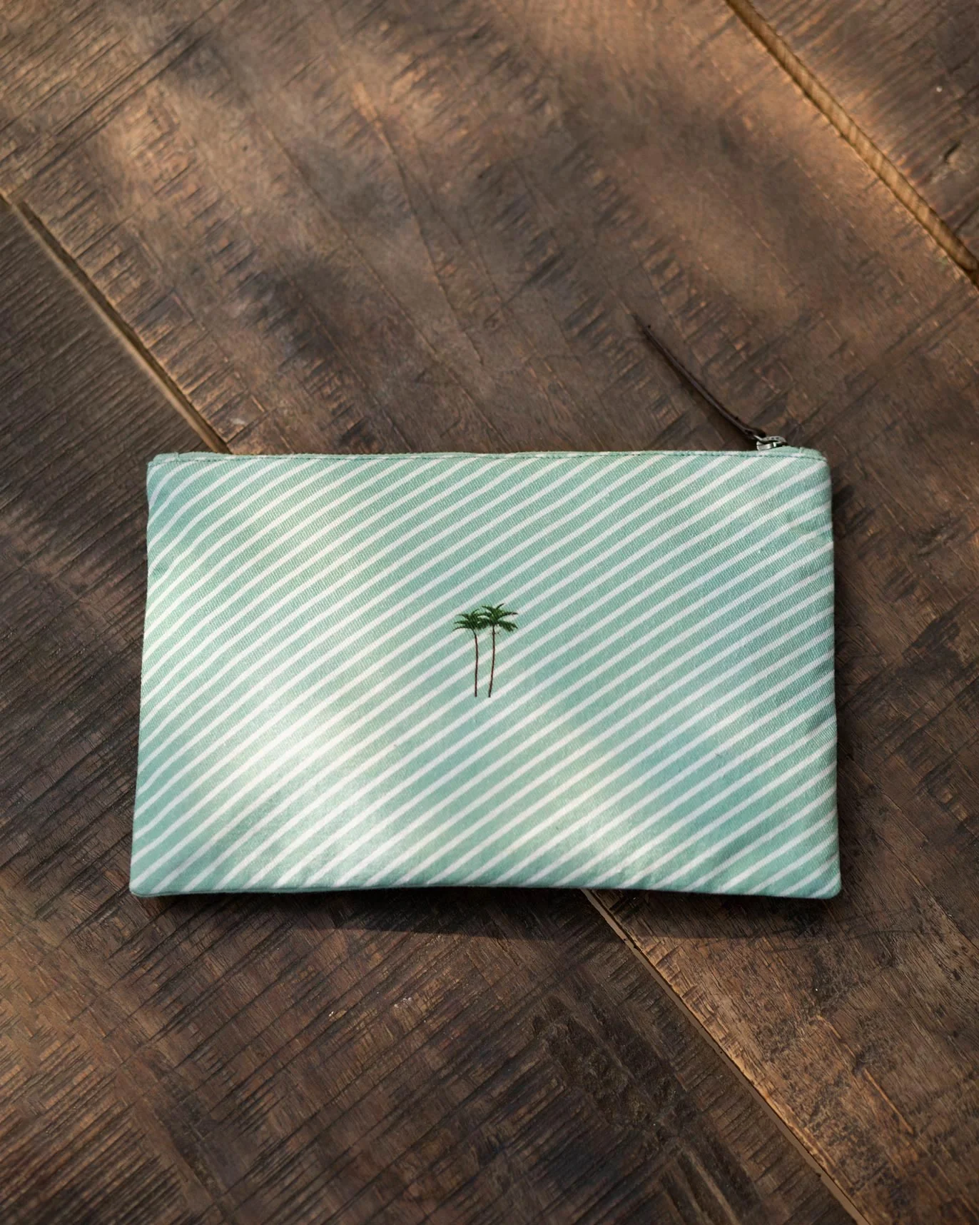 Tembo Pouch Medium - Green - Image 2