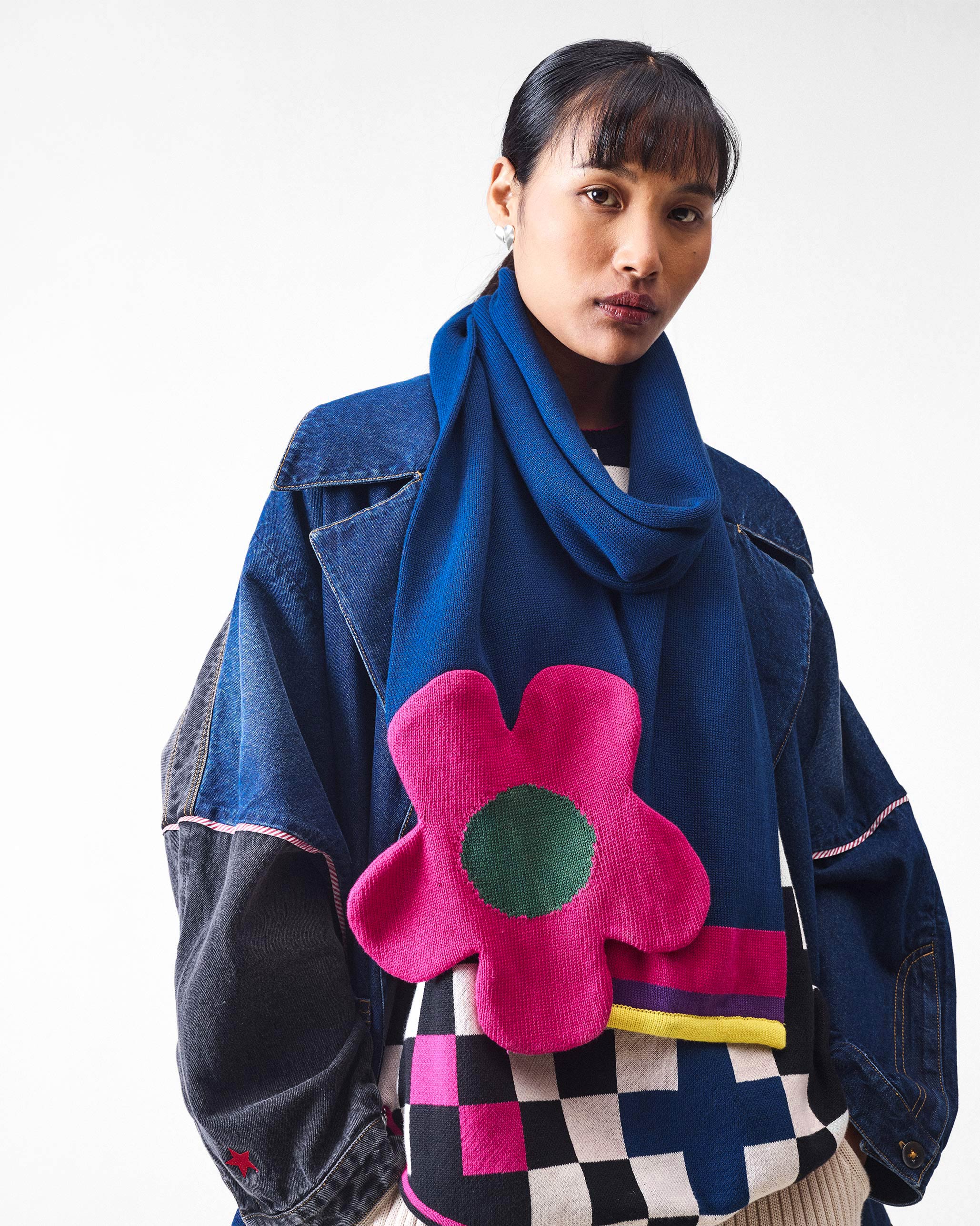 Tendril Scarf - Navy & Green - Image 6
