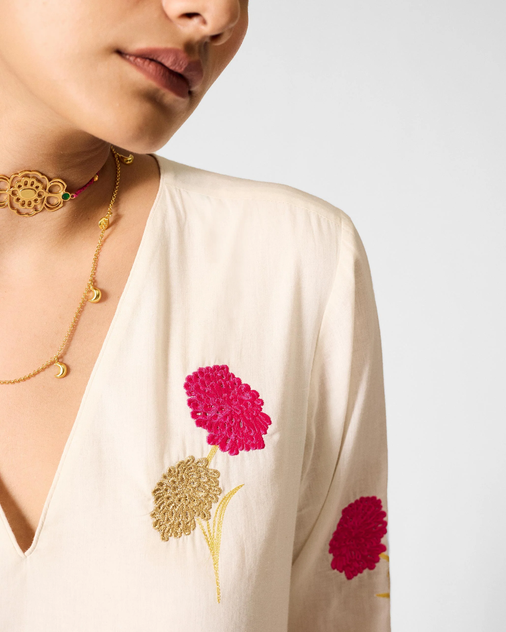 The Hampi Kurta Set- Ivory & Fuschsia Printed - Image 4
