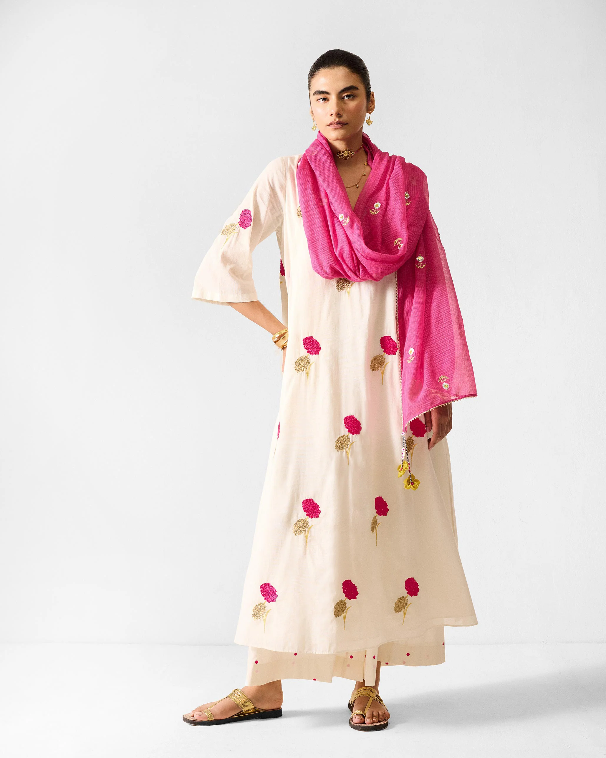 The Hampi Kurta Set- Ivory & Fuschsia Printed - Image 5
