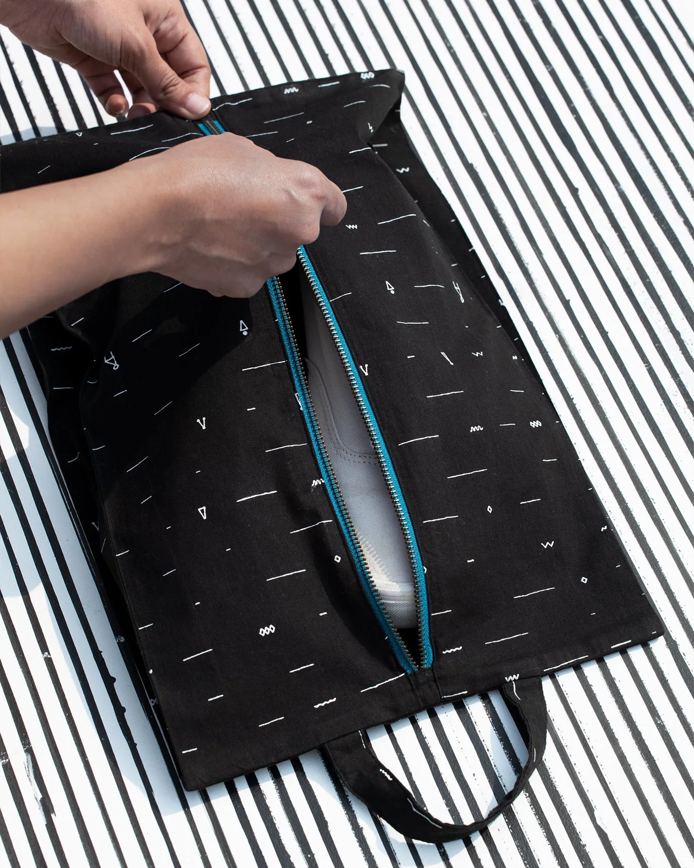 The Musafir Quadruple - Black - Image 2