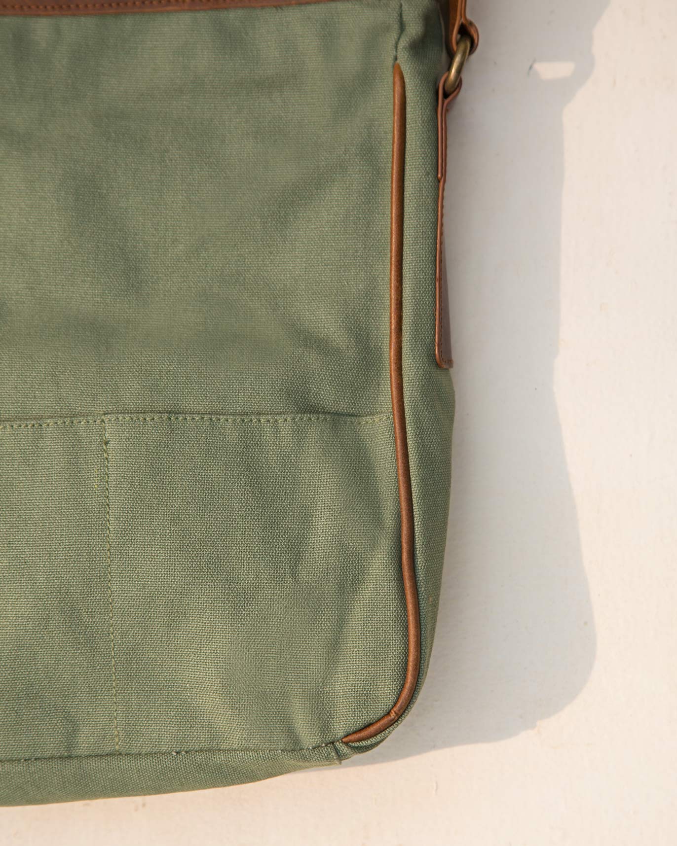 The Perfect Travel Messenger - Green - Image 2