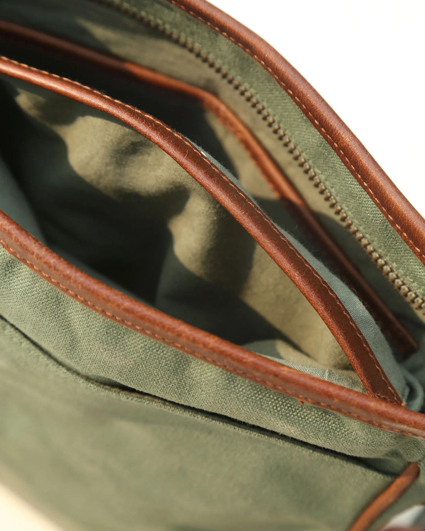 The Perfect Travel Messenger - Green - Image 5