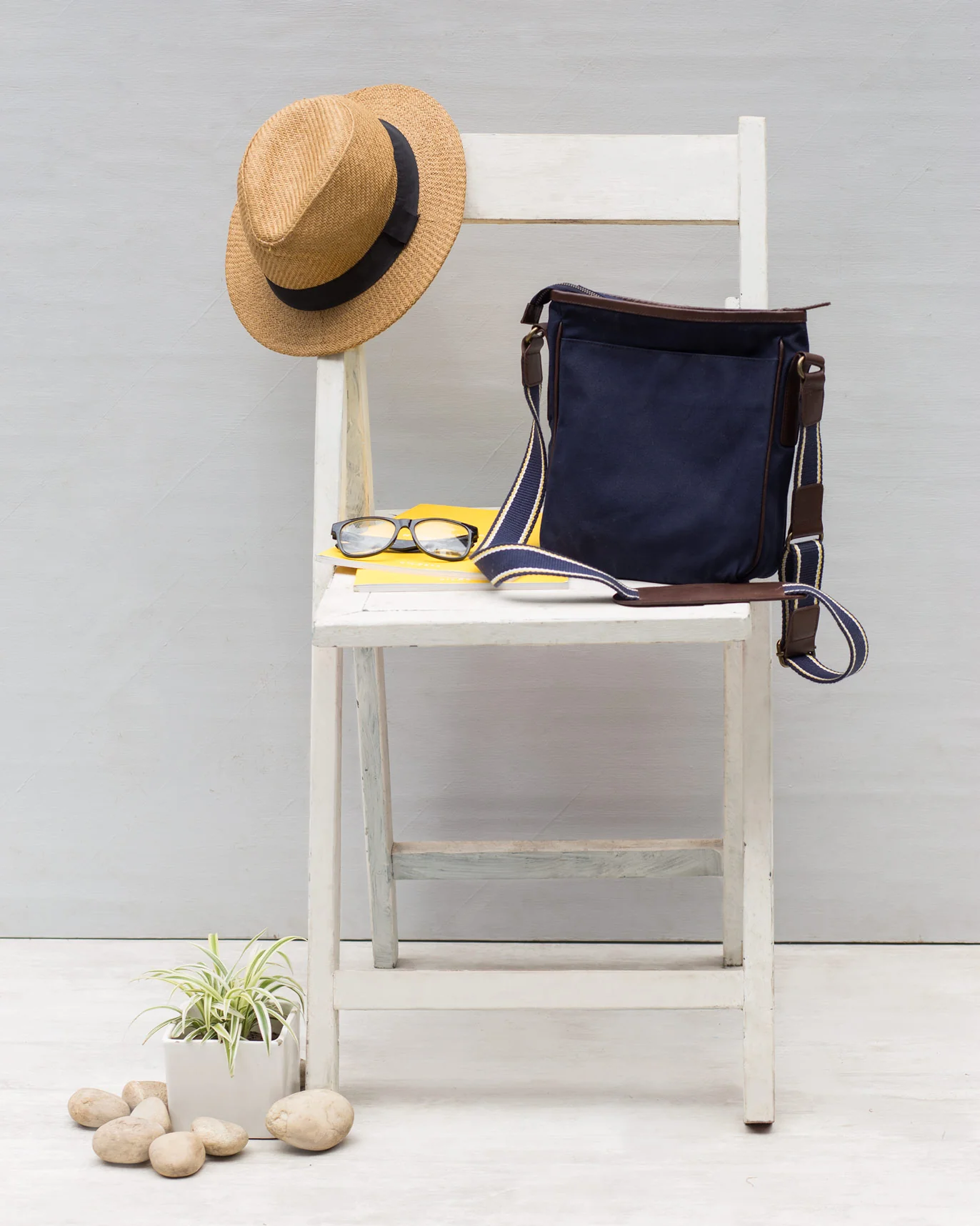 The Perfect Travel Messenger - Navy - Image 5