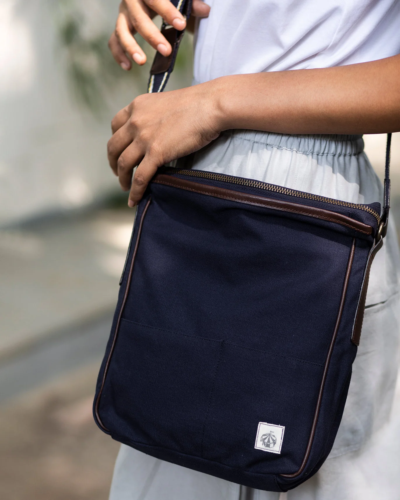 The Perfect Travel Messenger - Peacoat - Image 2