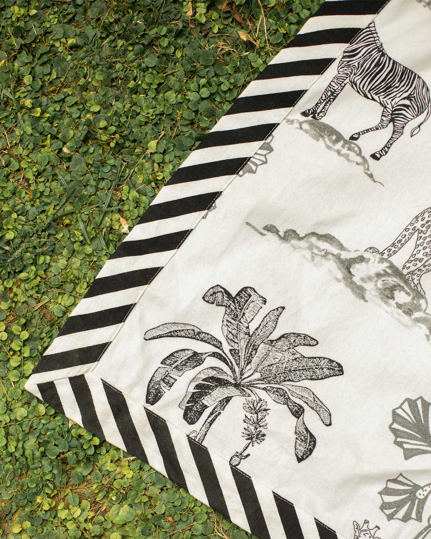 Tile Bed Cover Charcoal - King - Image 3