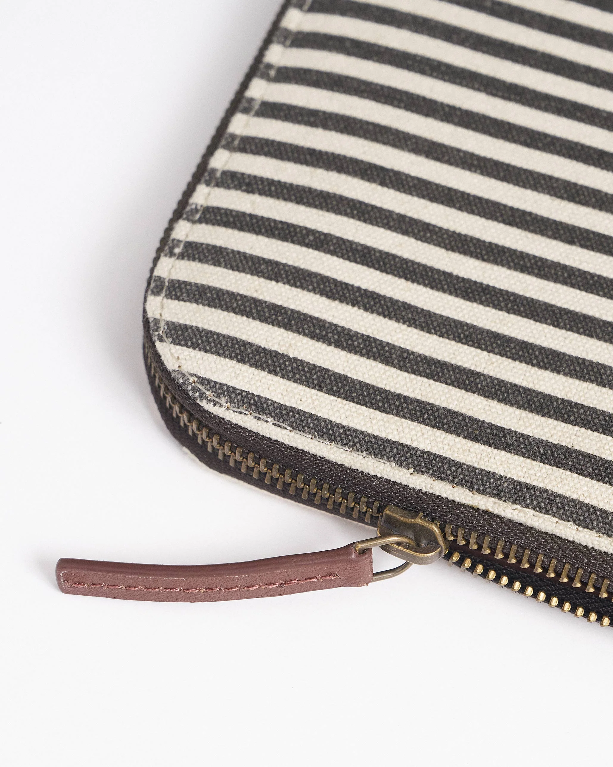 Tora Tech Organiser - Charcoal Stripes - Image 7