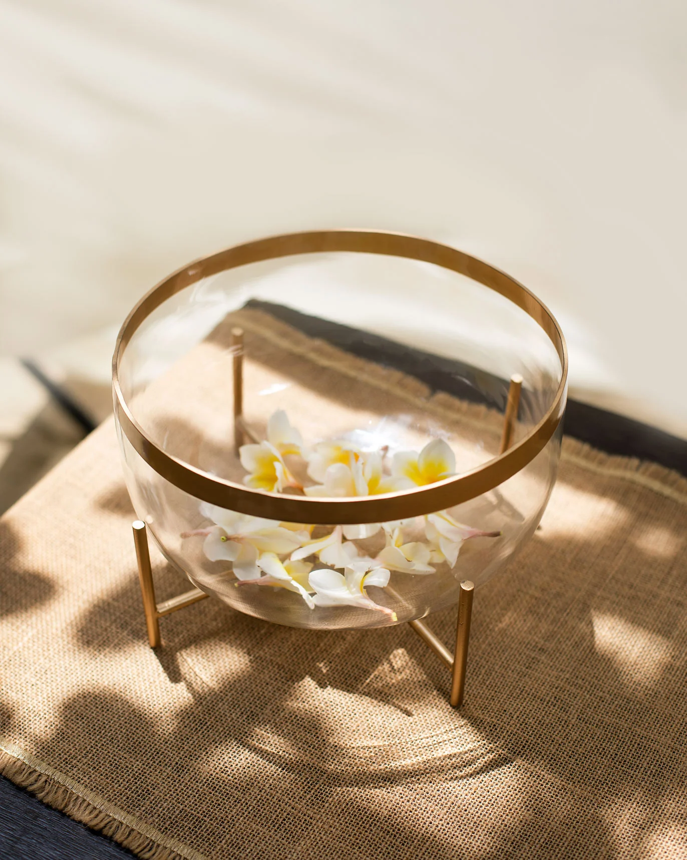 Uzo Glass Bowl with Stand - Image 2
