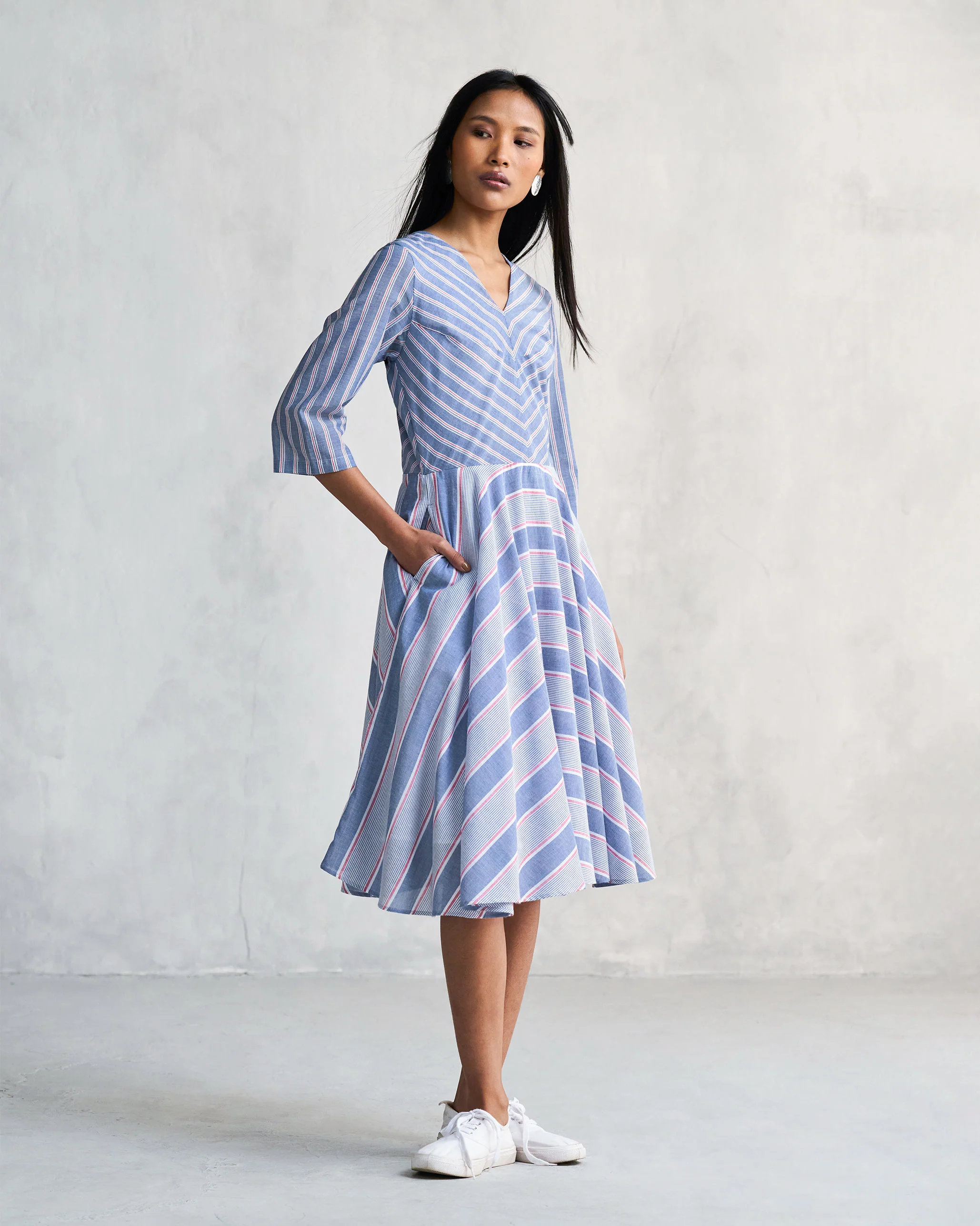 V-neck Flared Dress - Blue & Red - Image 4