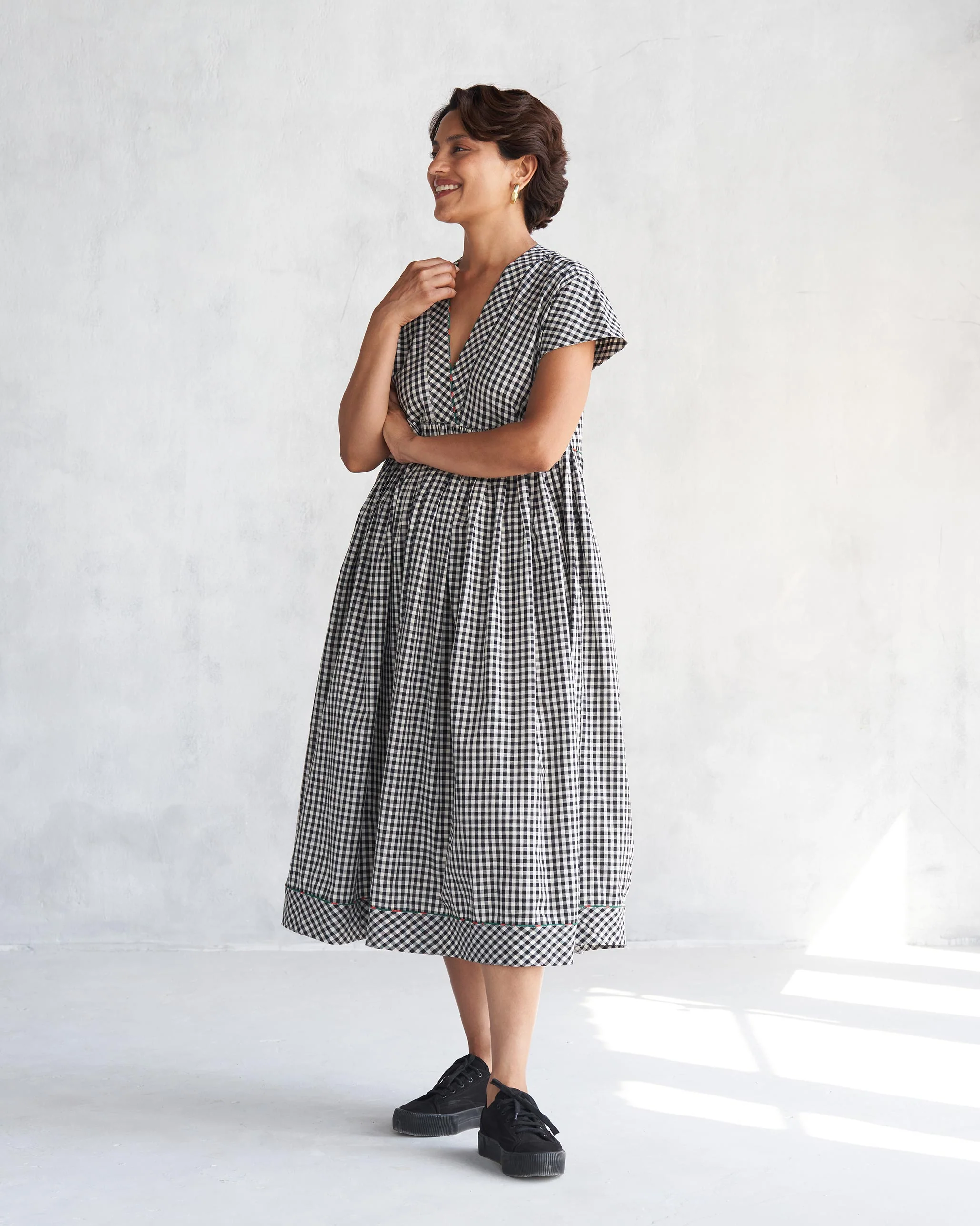 V Neck Gathered Dress - Black & Ivory - Image 4
