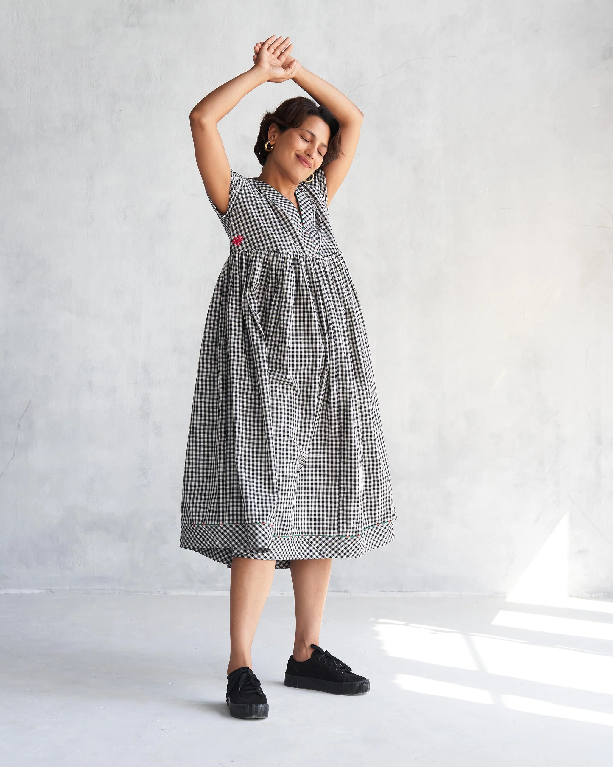 V Neck Gathered Dress - Black & Ivory - Image 7