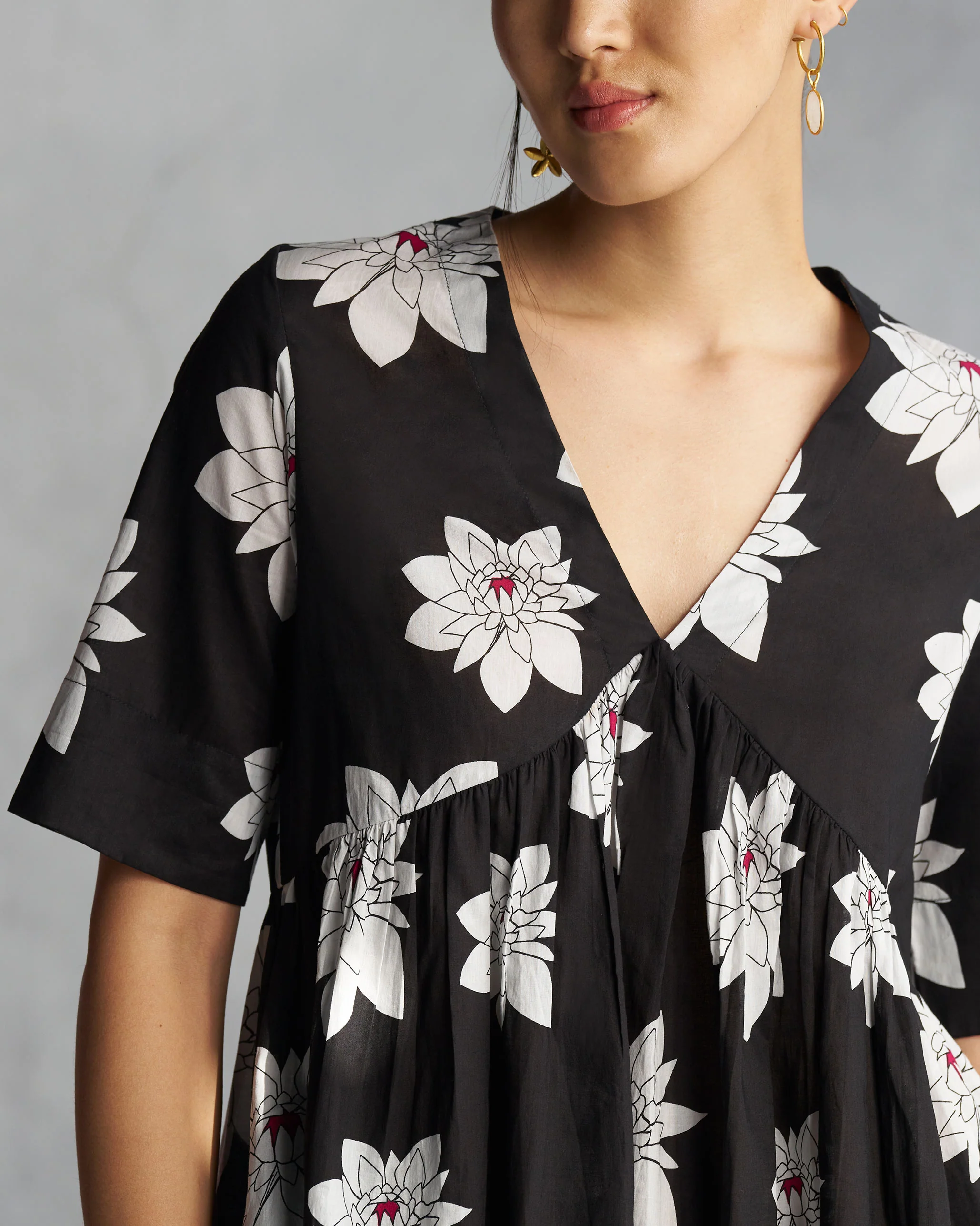 V-Neck Gathered Kurta - Black - Image 2