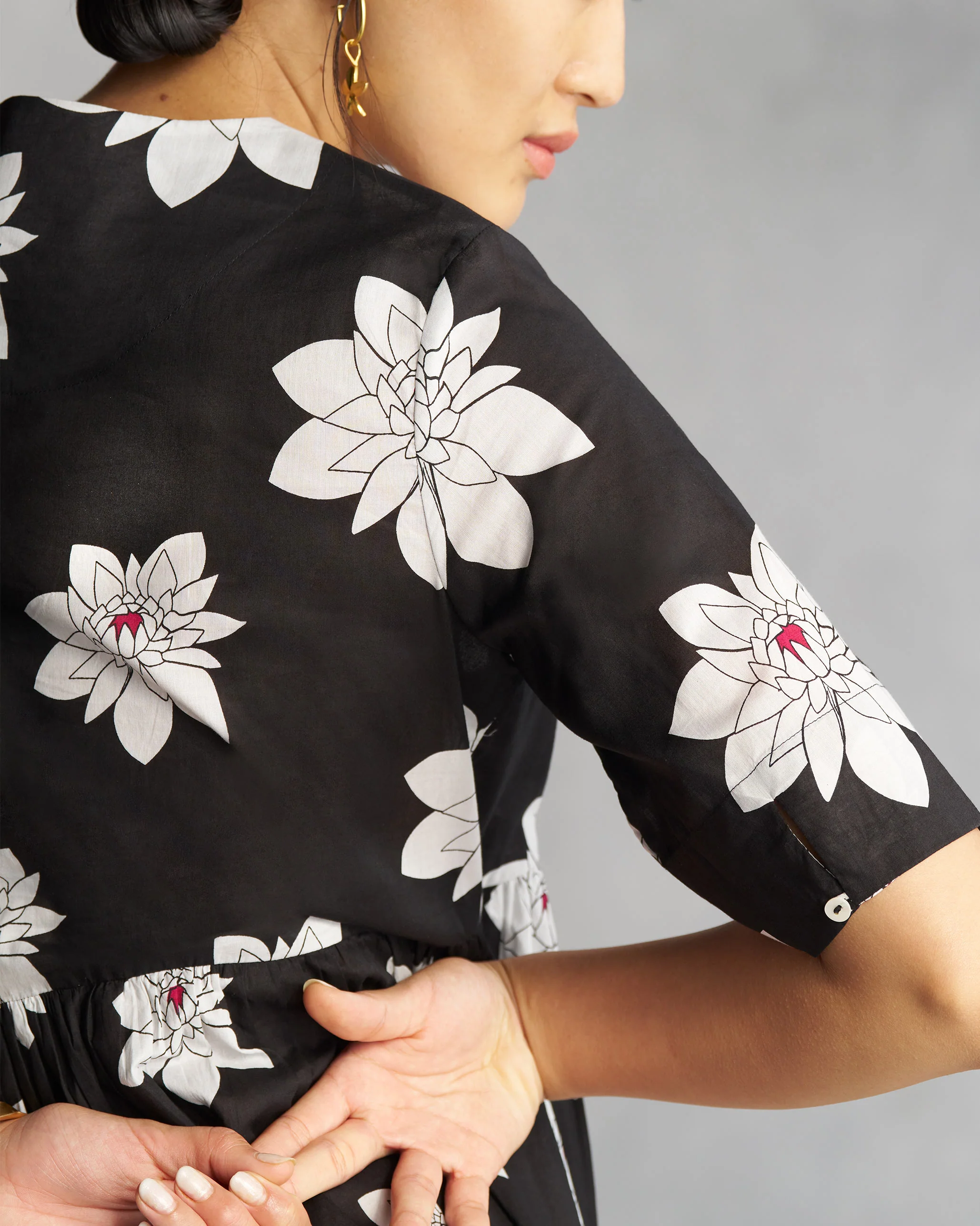 V-Neck Gathered Kurta - Black - Image 4