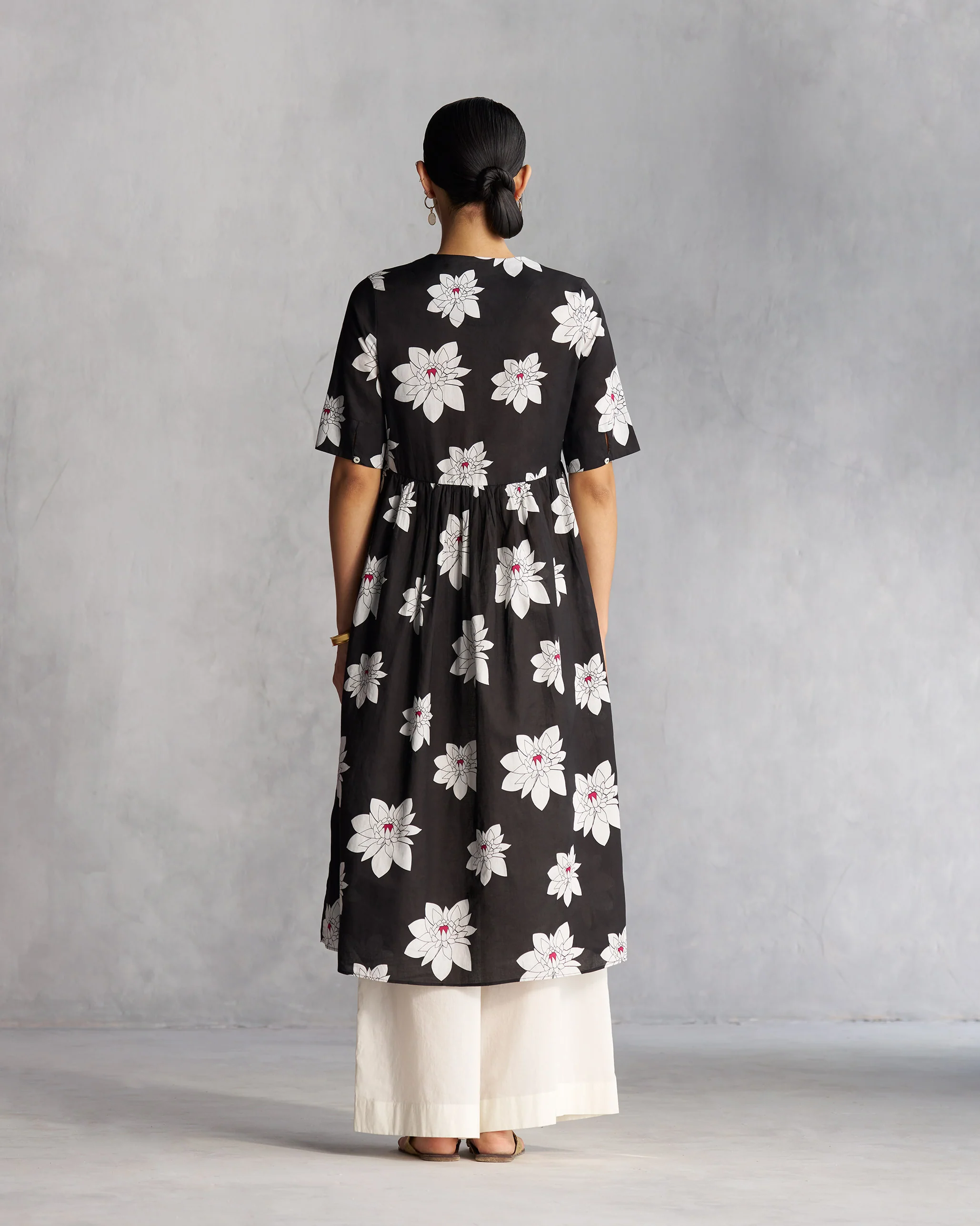 V-Neck Gathered Kurta - Black - Image 5