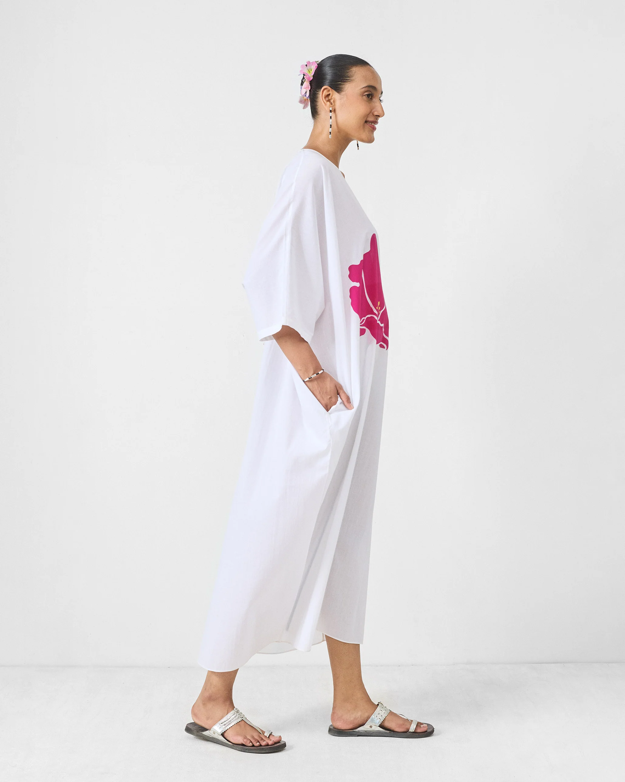 V Neck Kaftan - White & Fuchsia Printed - Image 3