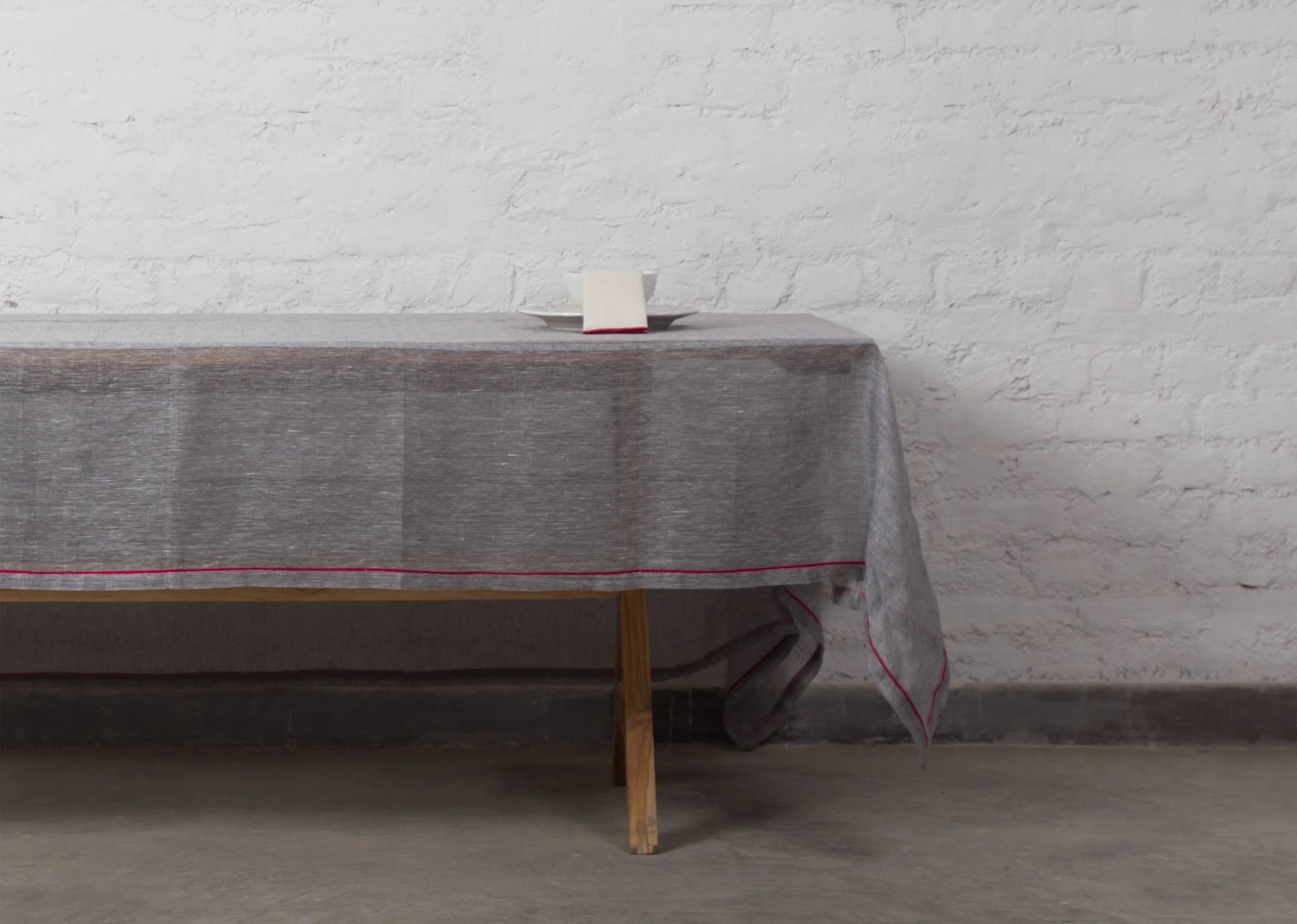 Verandah Classic Table Cloth Large - Grey & Fuchsia - Image 3