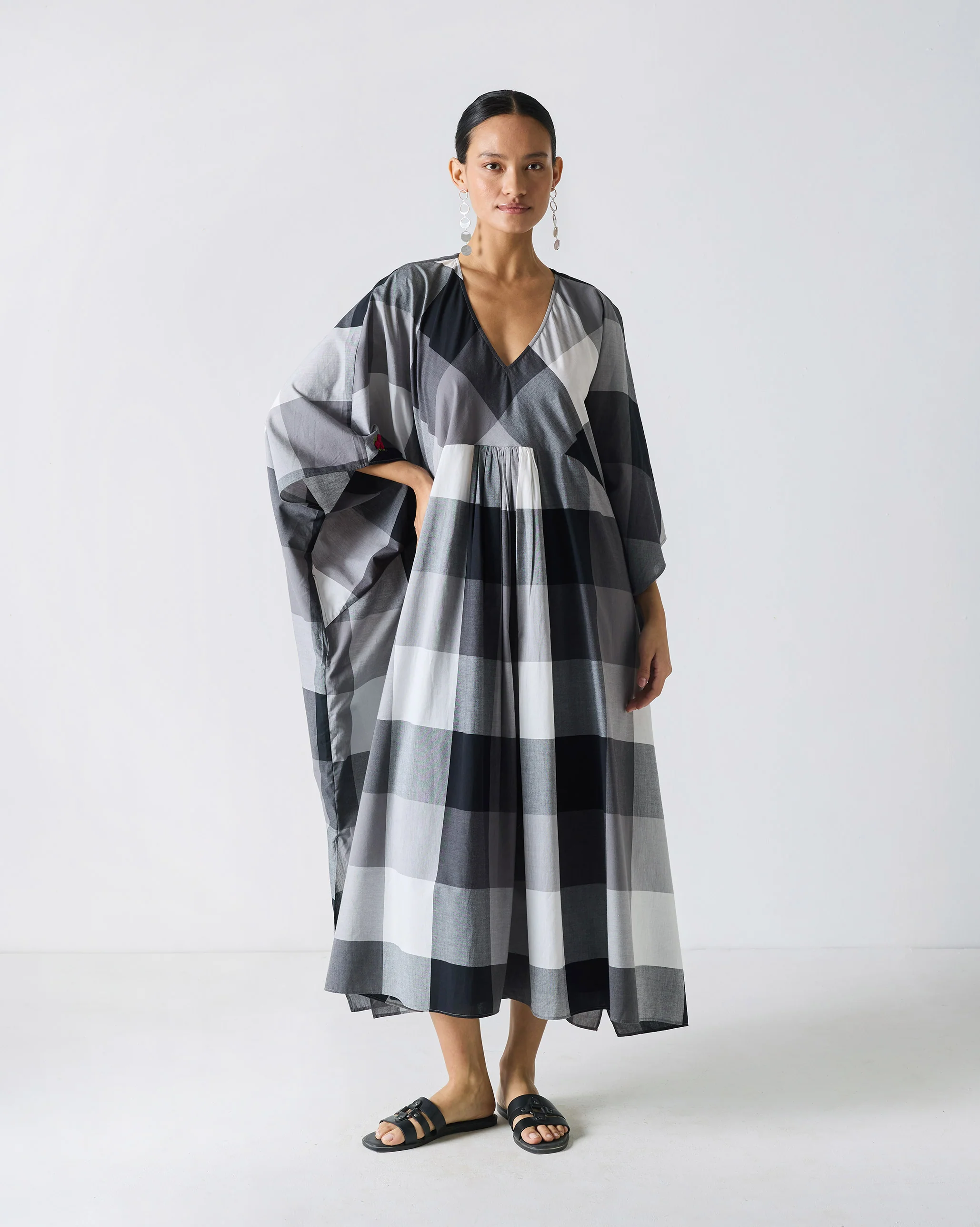Waadi Kaftan - Black & White Checks - Image 2