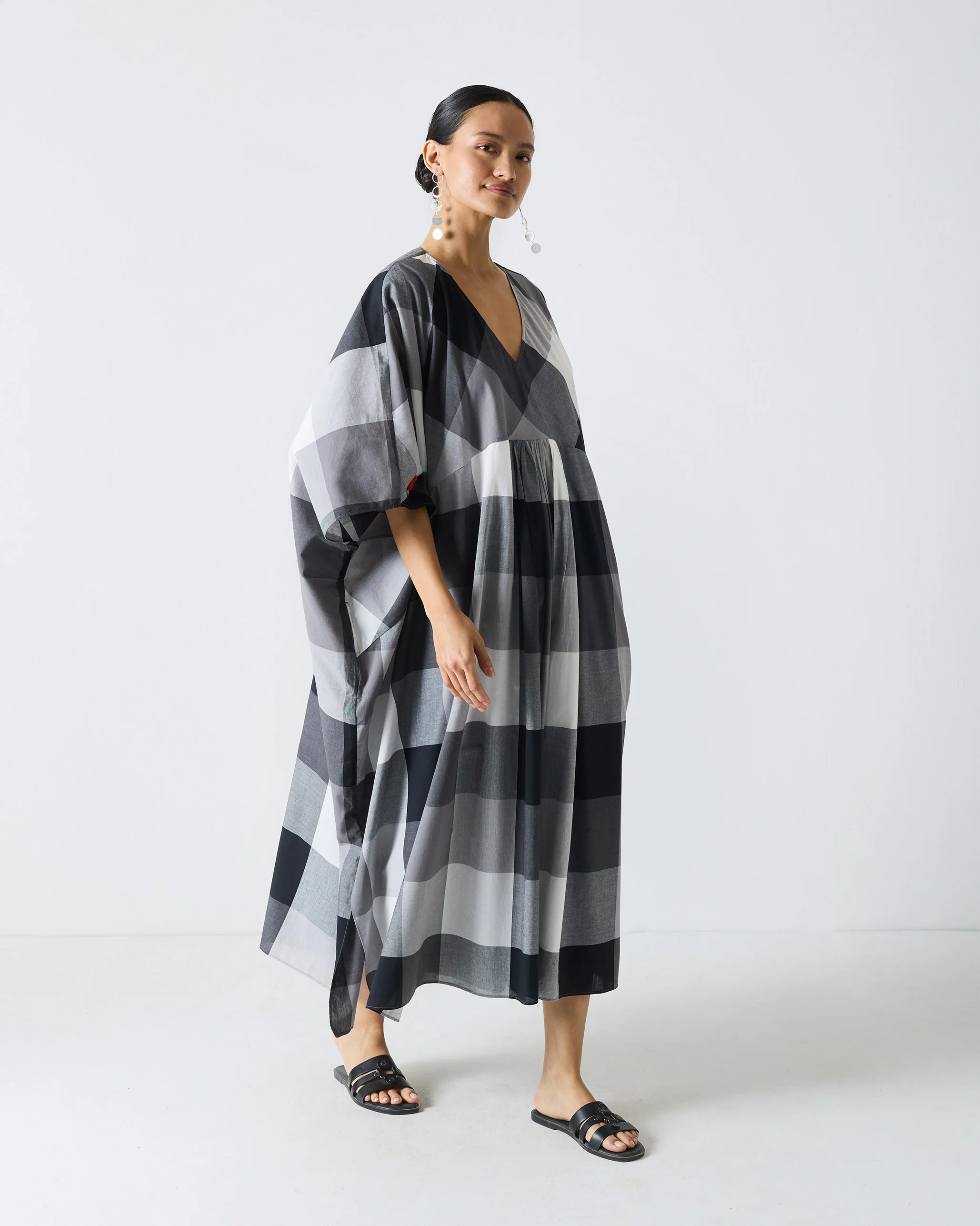Waadi Kaftan - Black & White Checks - Image 3