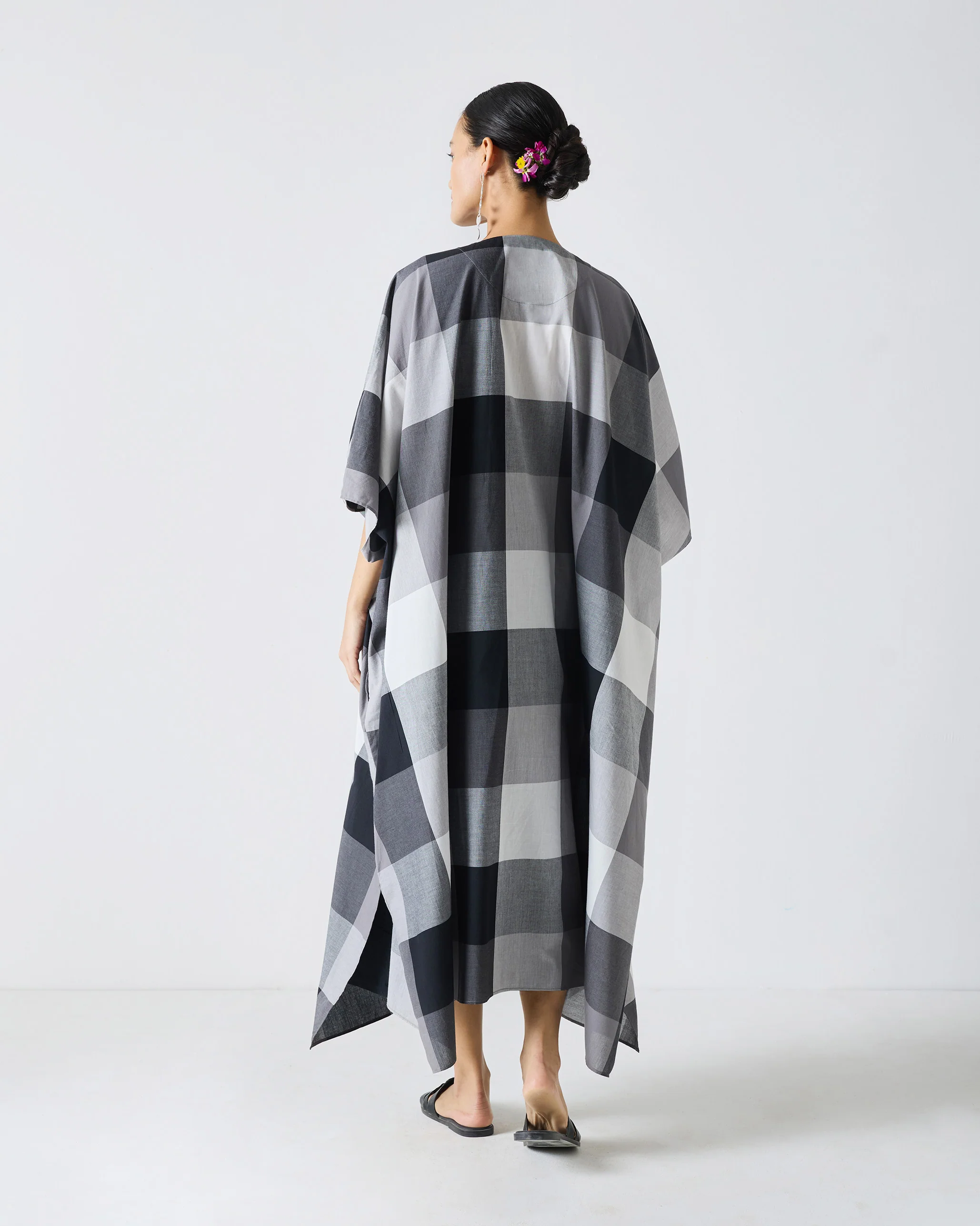 Waadi Kaftan - Black & White Checks - Image 4