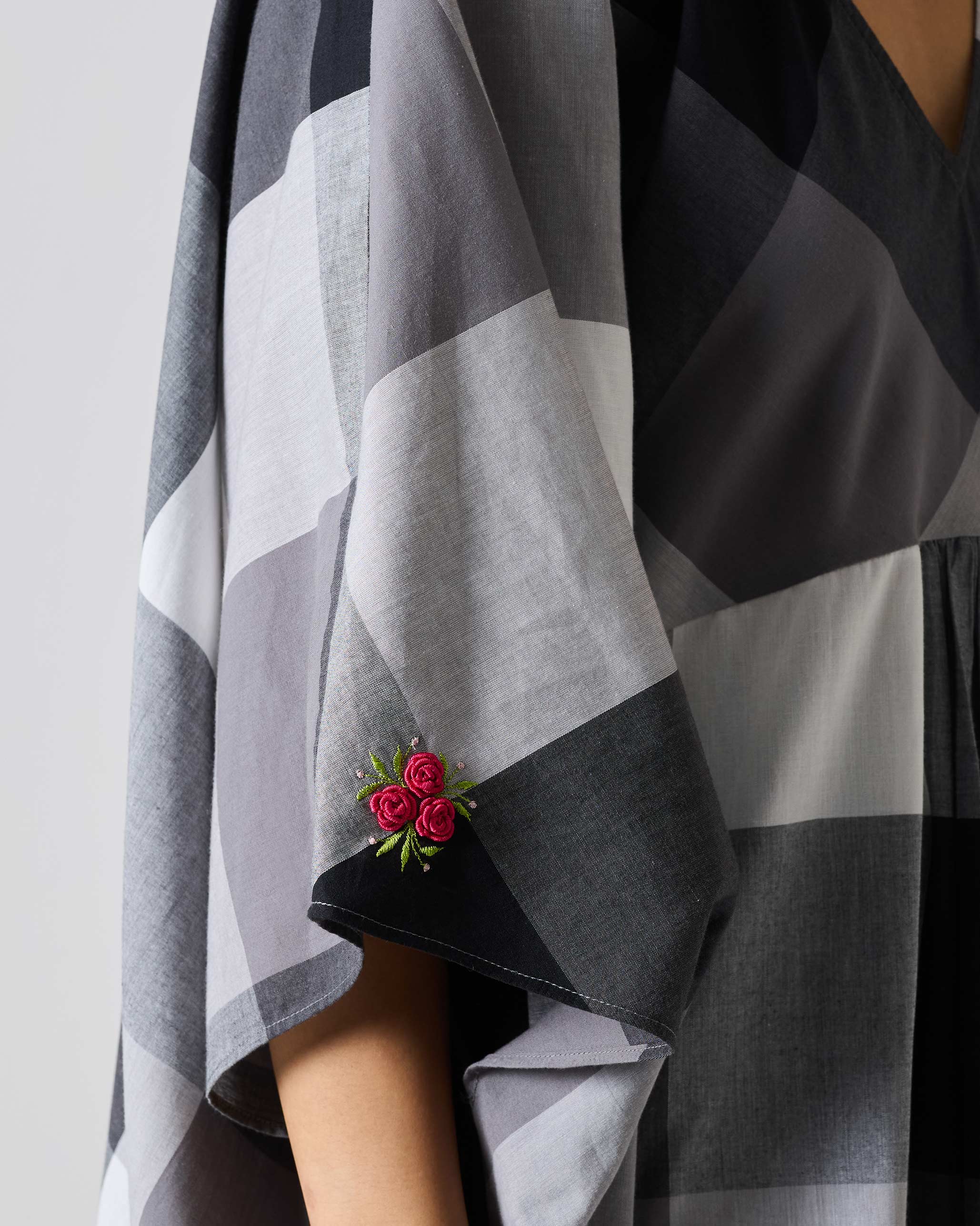 Waadi Kaftan - Black & White Checks - Image 5