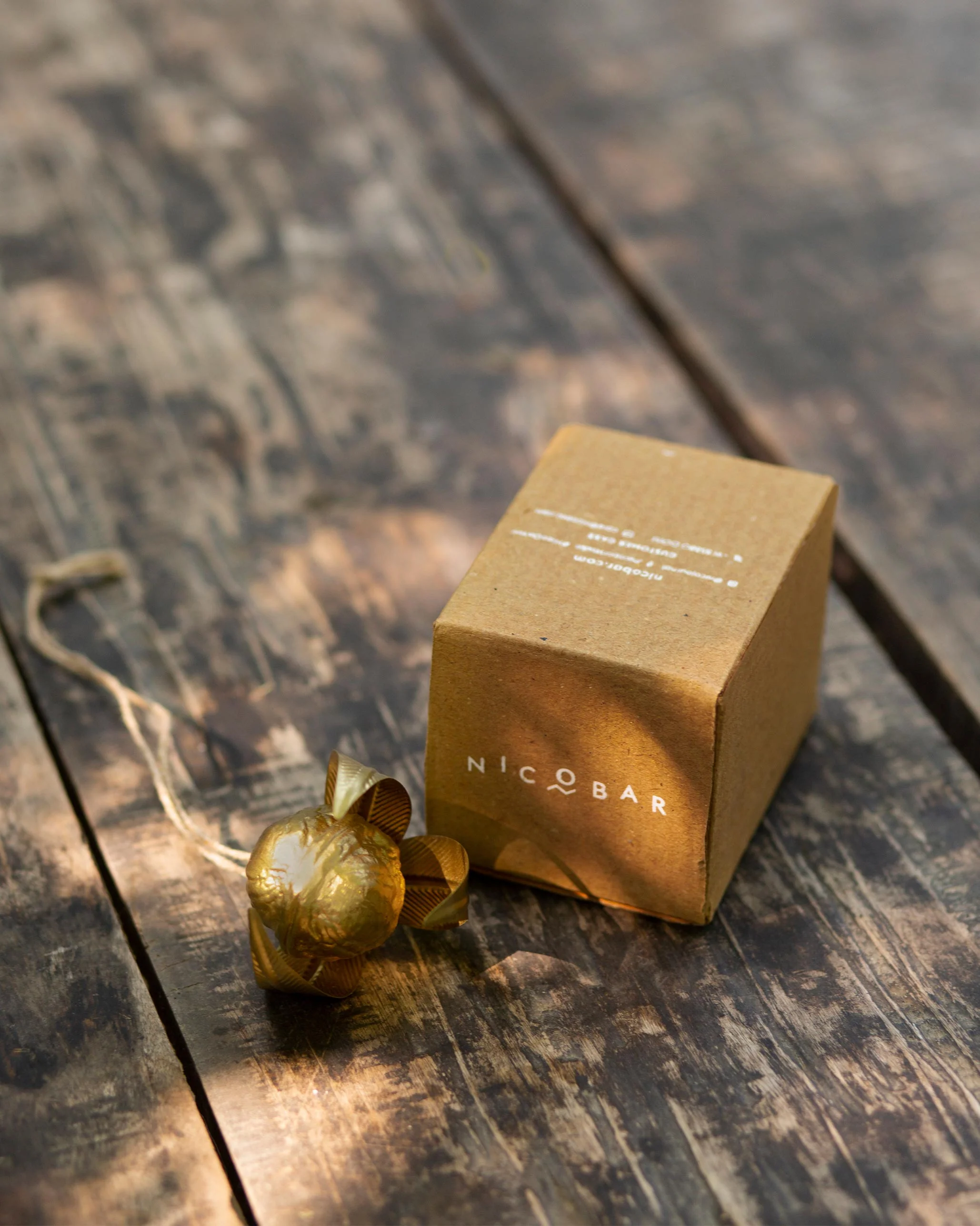 Walnut and Vanilla Flower Deco - Image 2