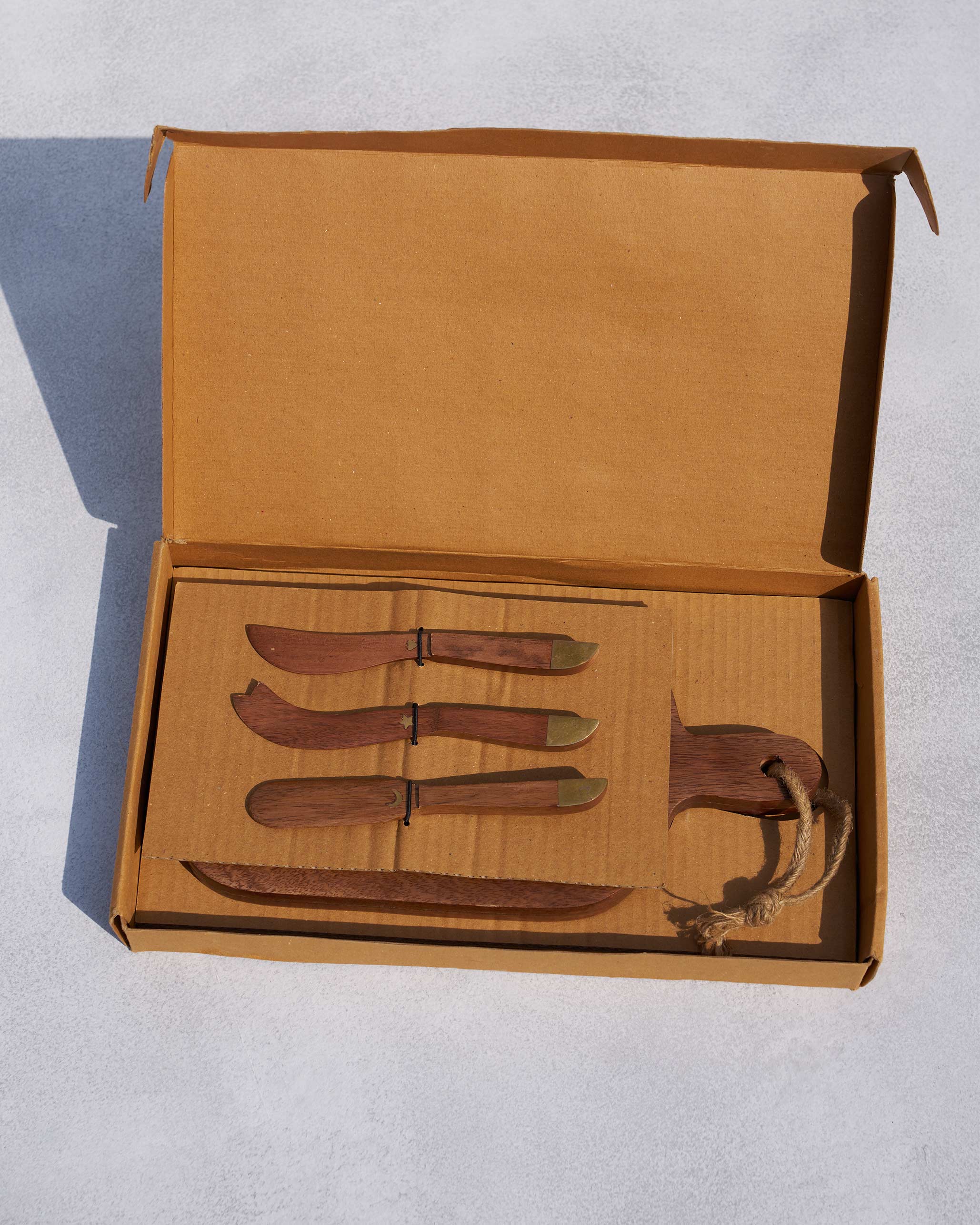 Woodland Cheese Platter & Knives (Set of 4) - Image 4