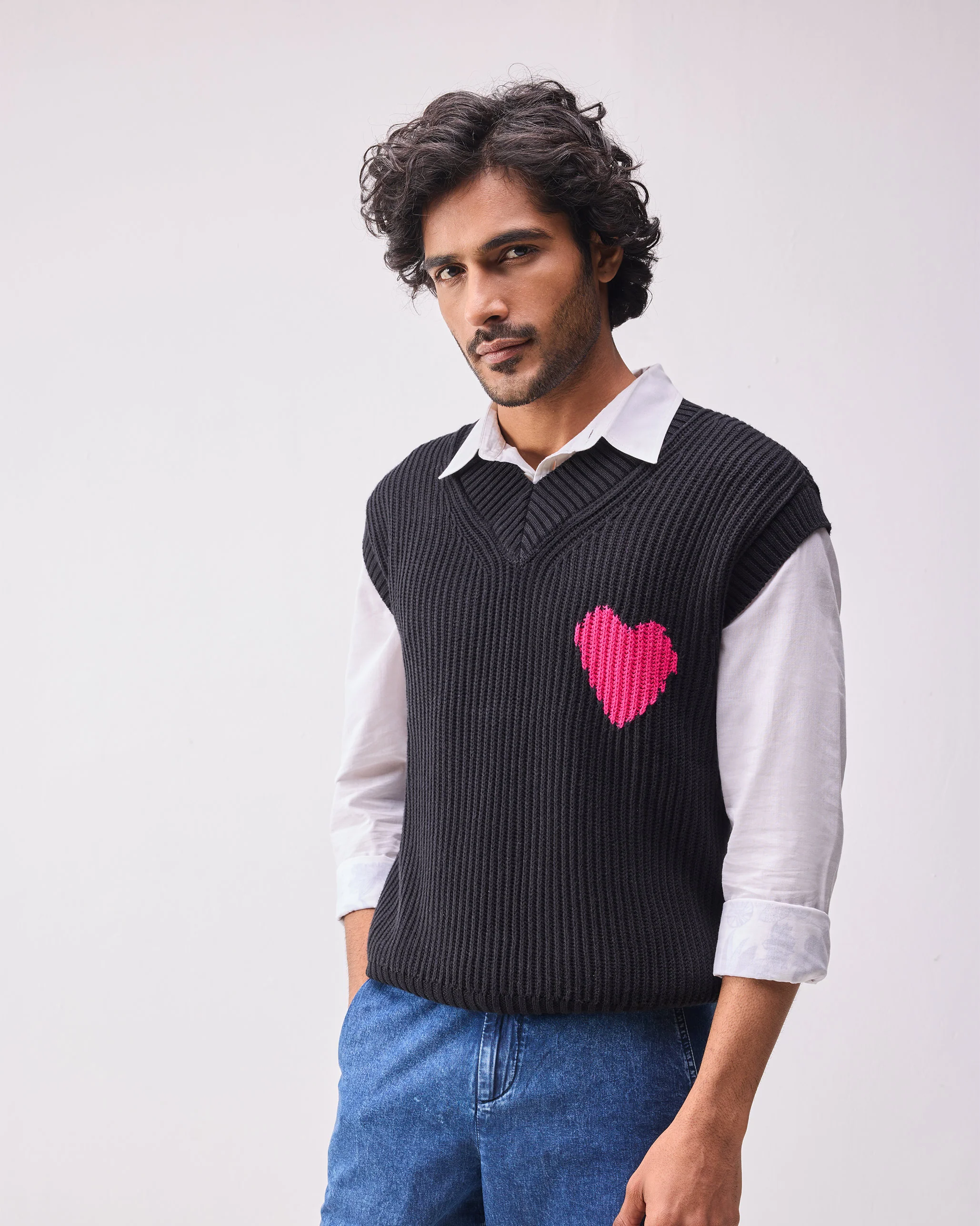 Yule V-neck Sweater - Black - Image 3