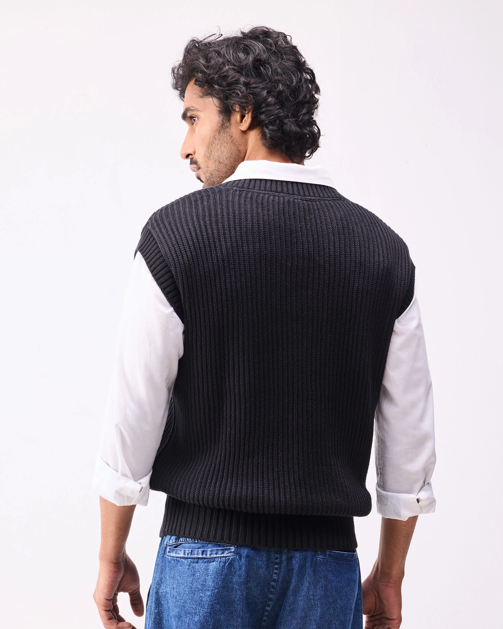Yule V-neck Sweater - Black - Image 6