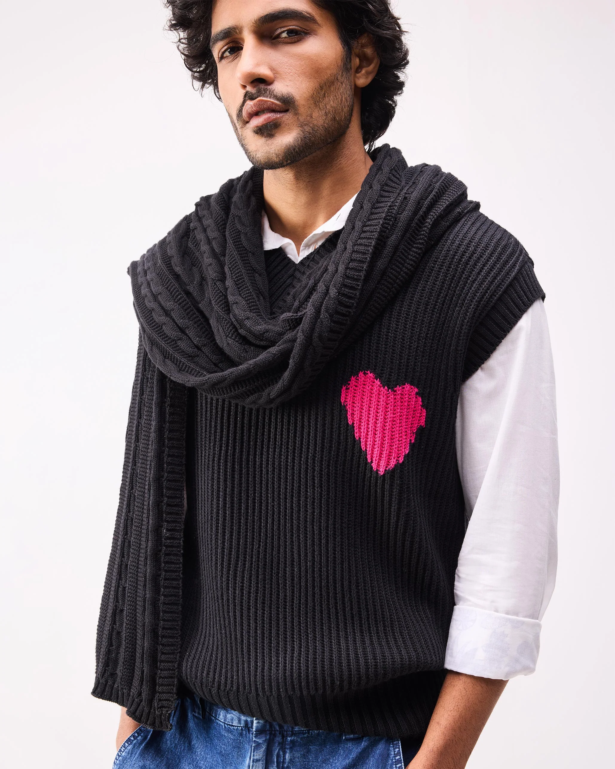 Yule V-neck Sweater - Black - Image 8